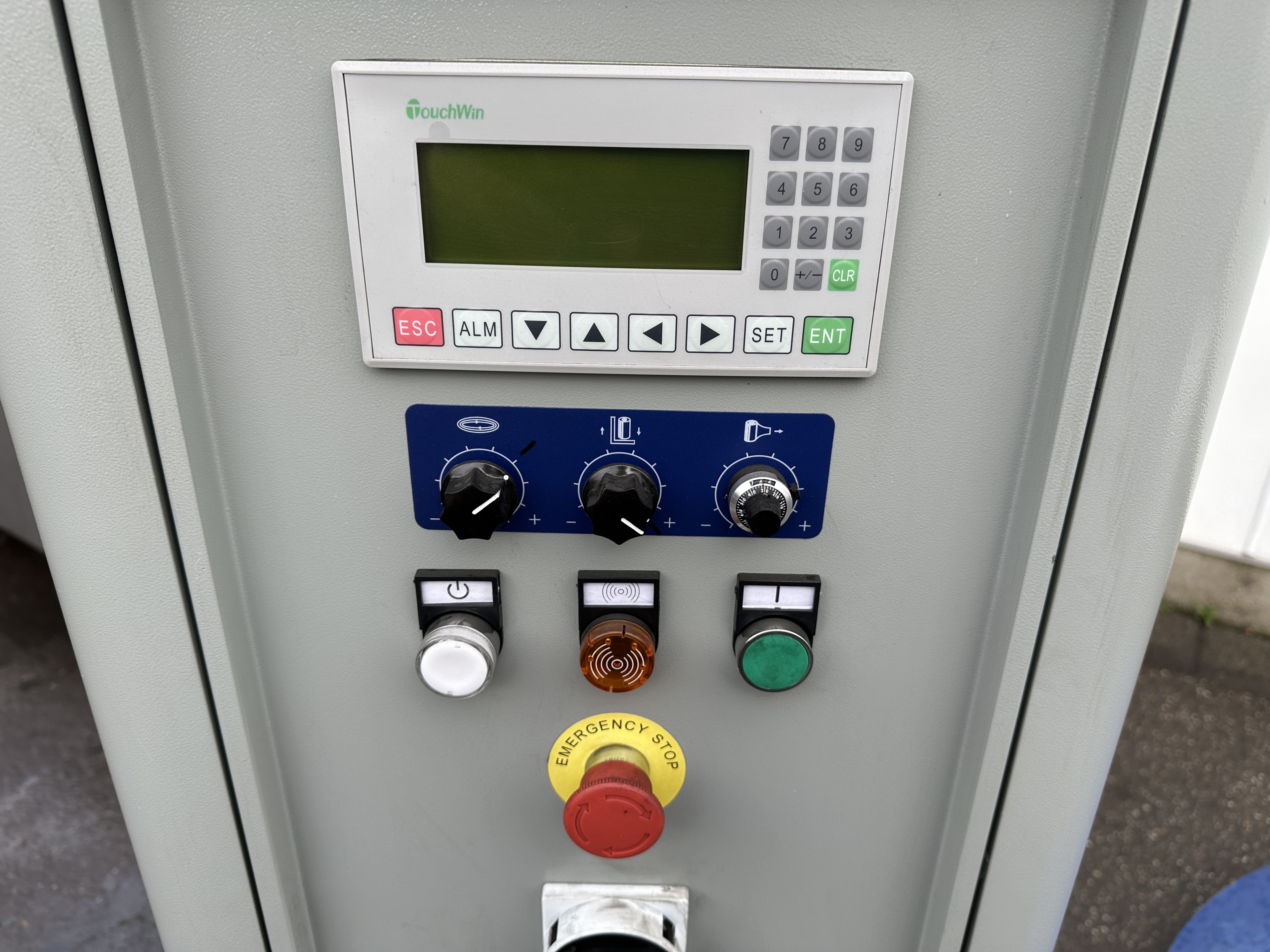 Youngsunpack Europe DeWitt WP1 2000AE Паллетоупаковщик Включая 16 рулонов сетки.