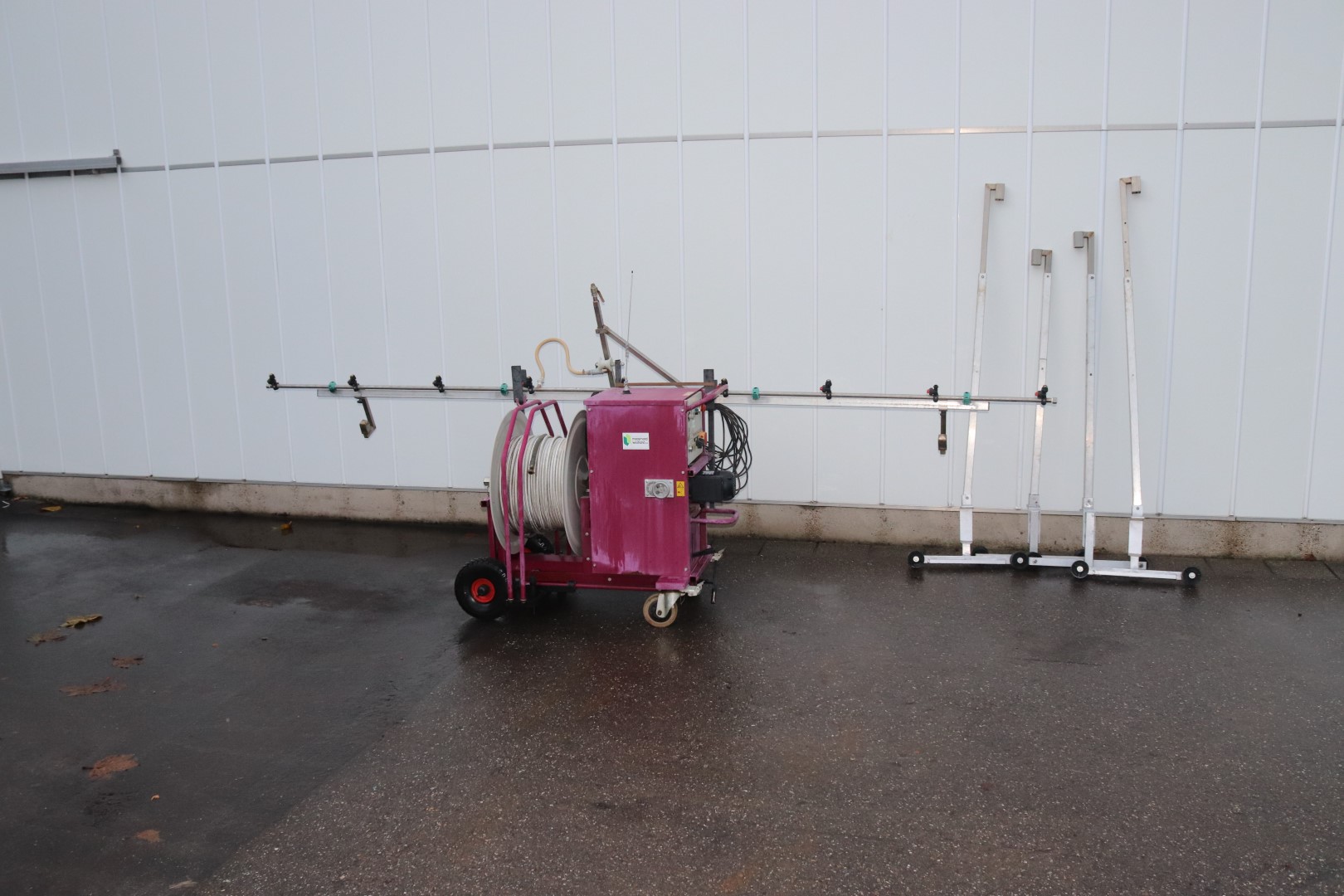 Berg electric hose reel with spraying boom