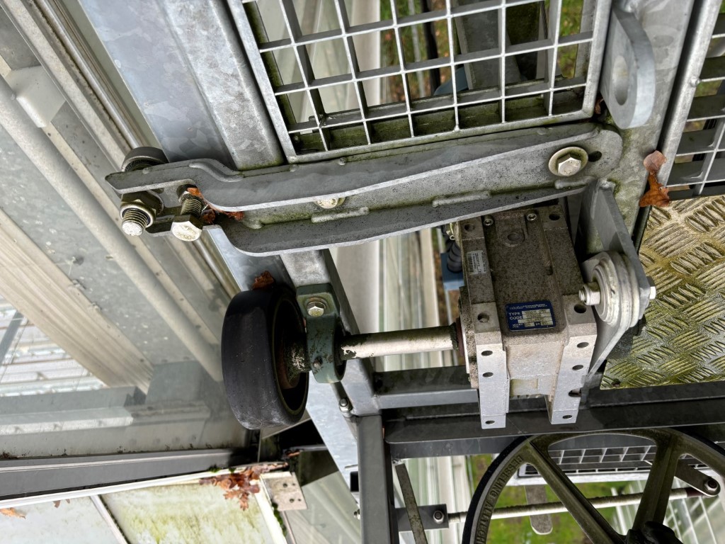 Besseling Roofmaster 400 Машинa для мойки крыш теплиц