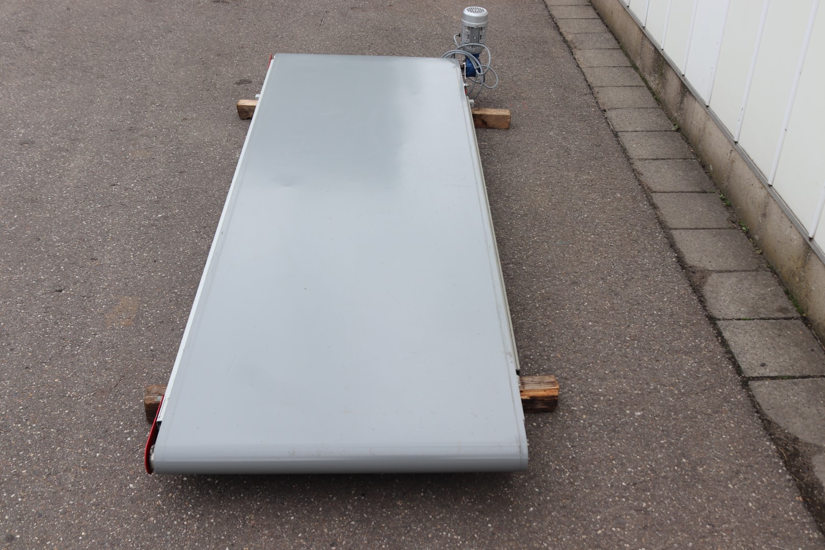 BTM flat conveyor 270 x 85 cm