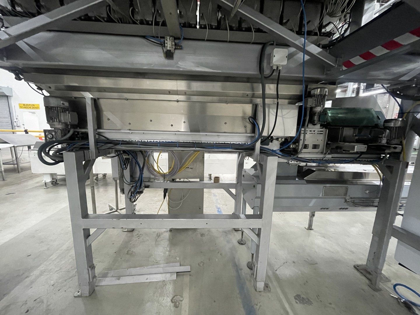 Manter VP16000 Весовой дозатор с 3 подъемниками и дозировочными конвейерами
