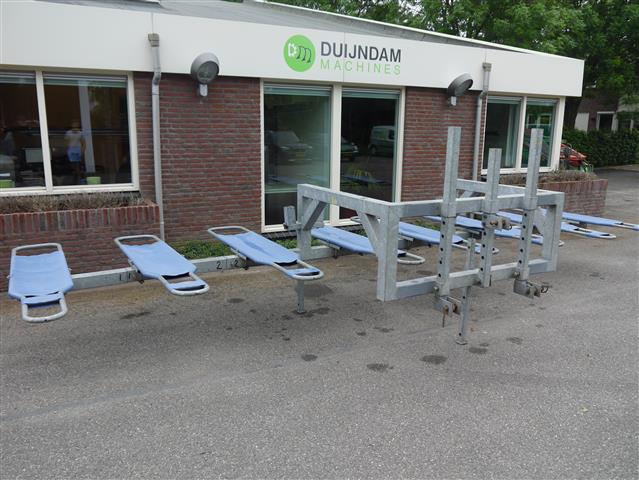 Galvanised weeding machine 8 rows