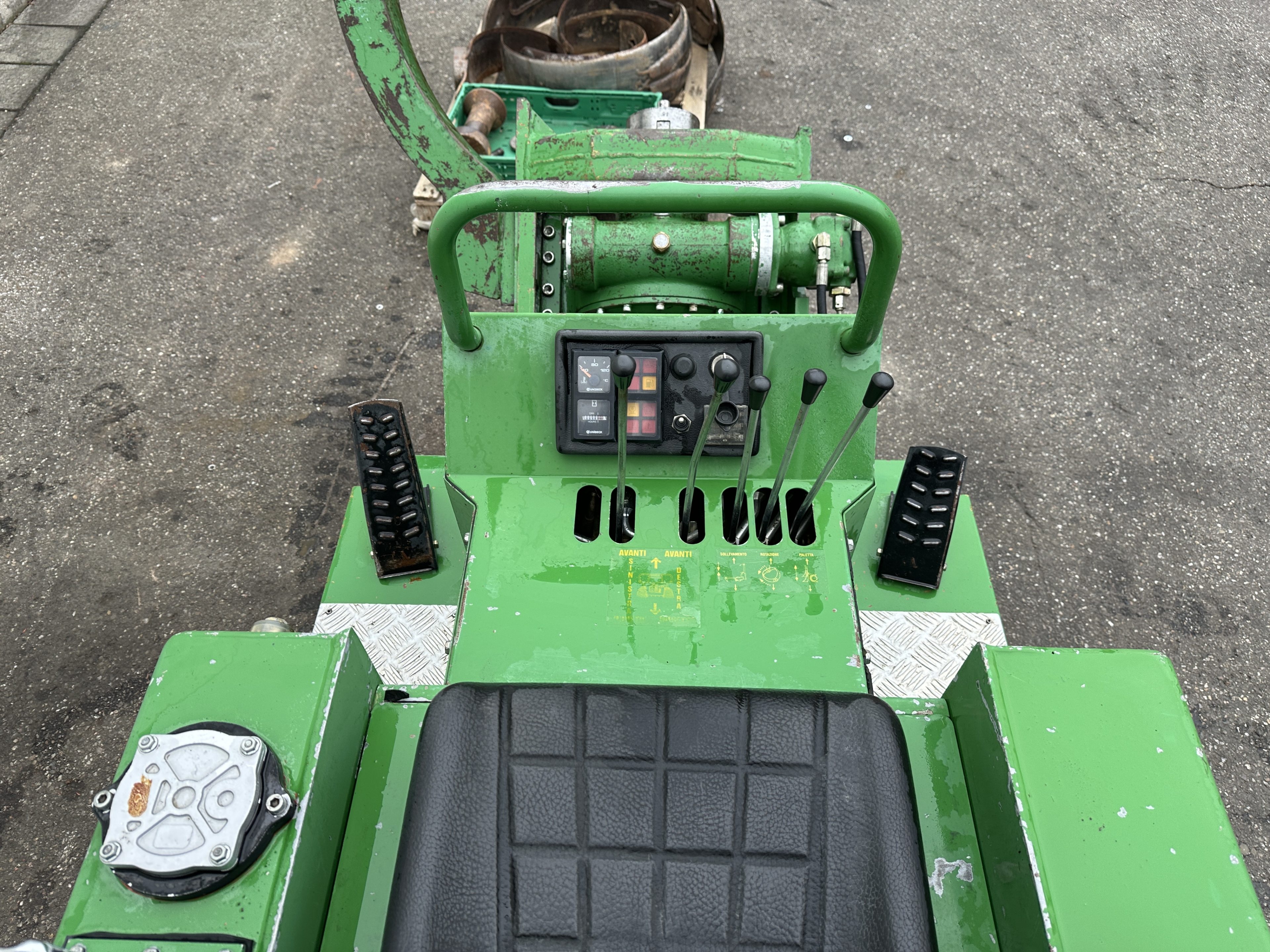 Holmac HZC 16-22 ���������� ������ ��� �������� ������ � �������� � 6 U-��������� ��������