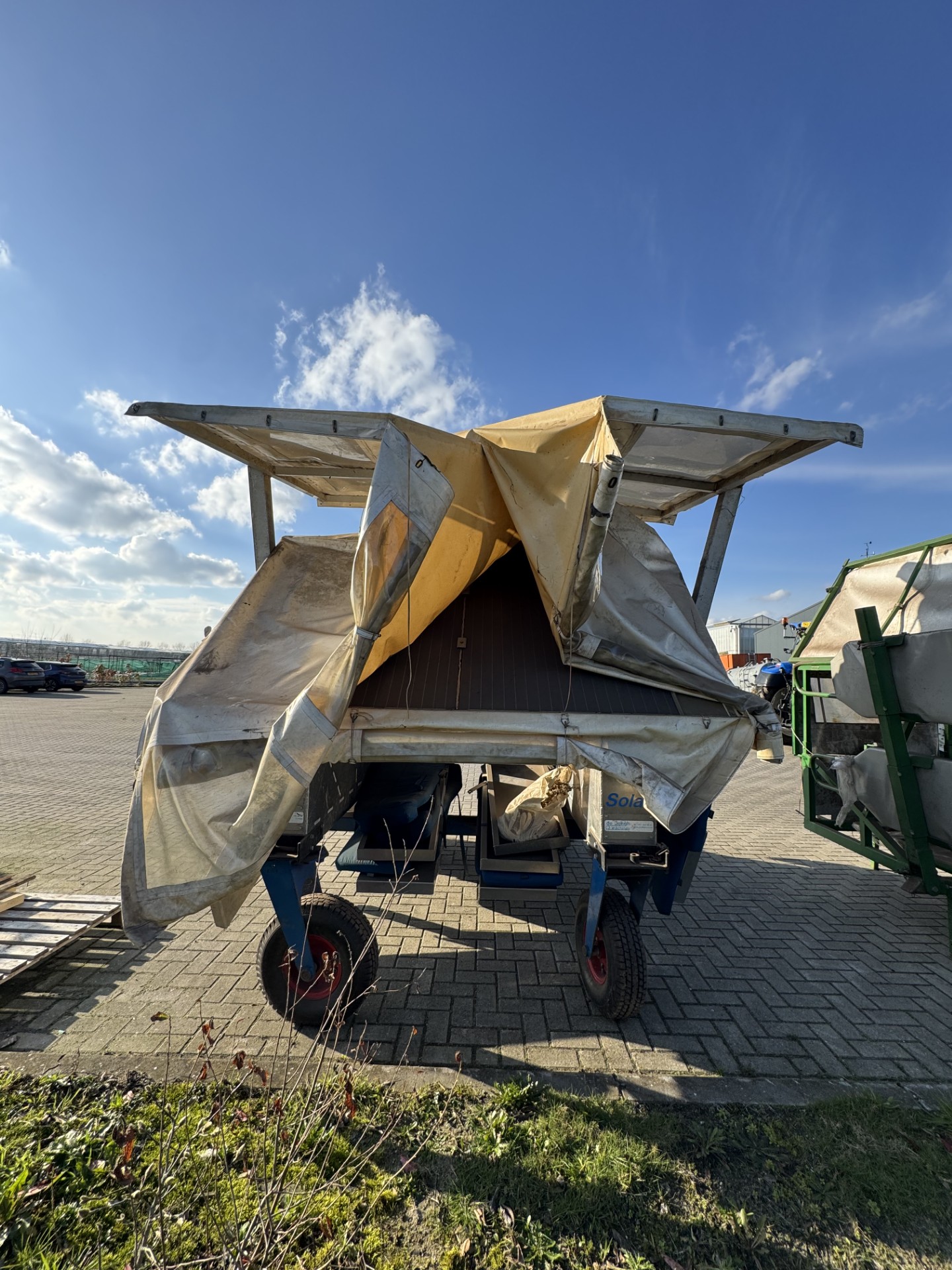De Jongh Machines Solar Прополочная грядка / платформа для прополки – 8 человек, с электрическим приводом.