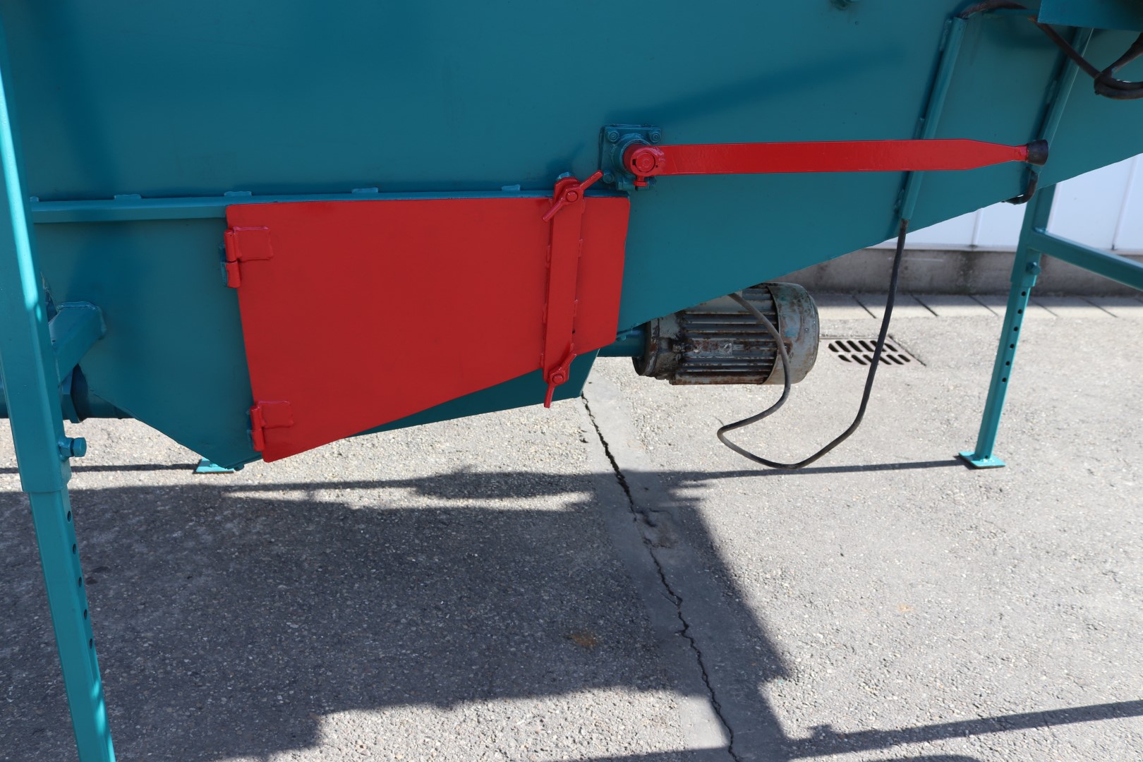 Камнеуборочная машина Botman с ленточным конвейером
