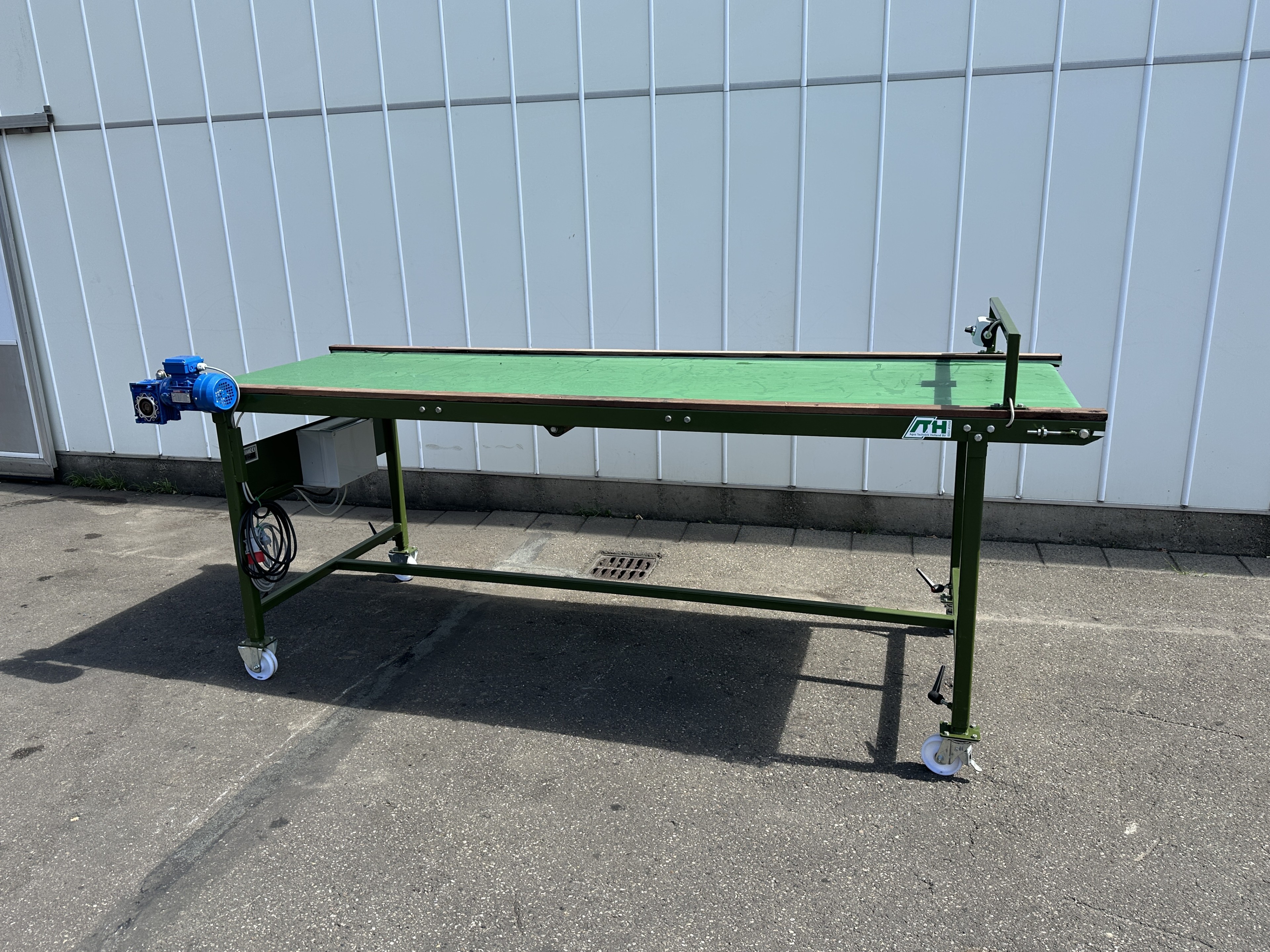 ATH Инспекционный конвейер 305 x 95 см