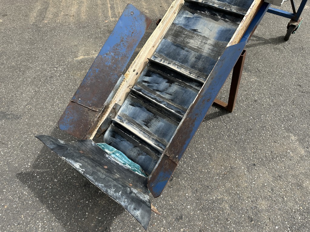 Элеваторный конвейер 310 х 38 см