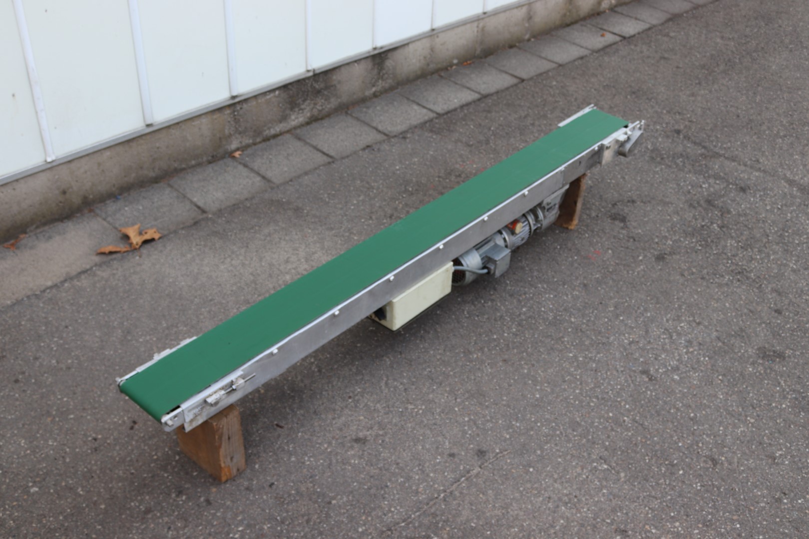 Wevab 195 cm potplant conveyor with adjustable speed