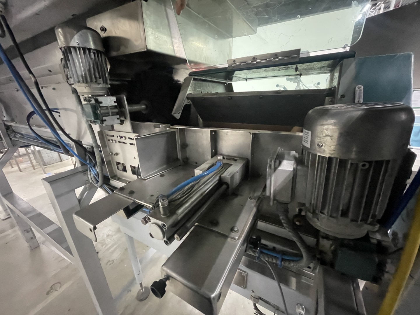 Manter VP16000 Весовой дозатор с 3 подъемниками и дозировочными конвейерами