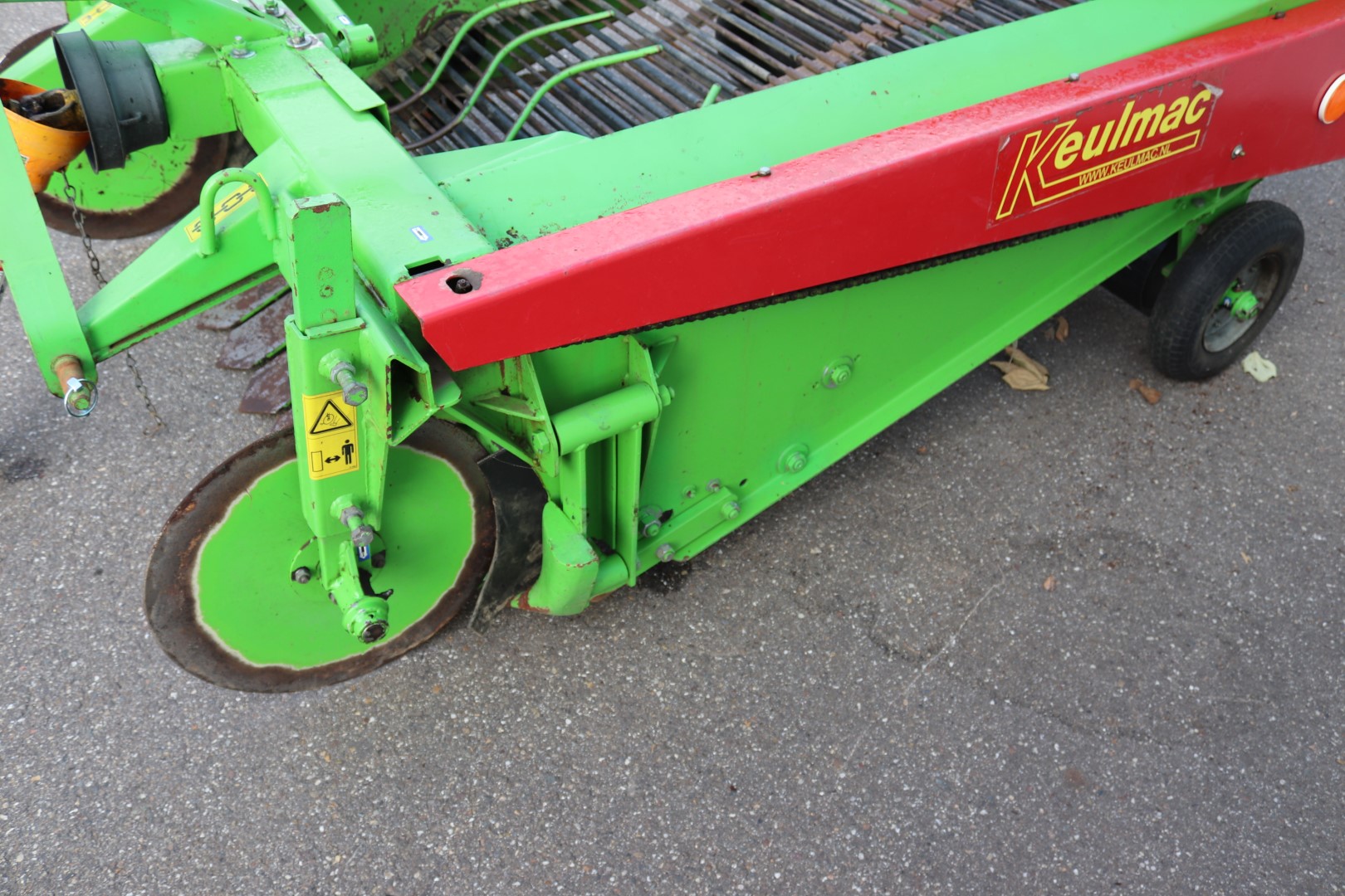 Keulmac 2 row windrower for potatoes