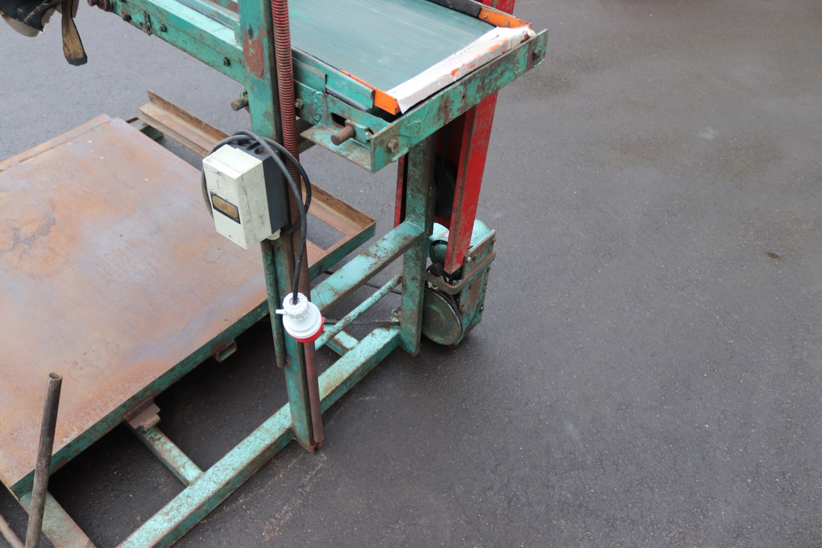 Munckhof mechanical bin filling machine for apples