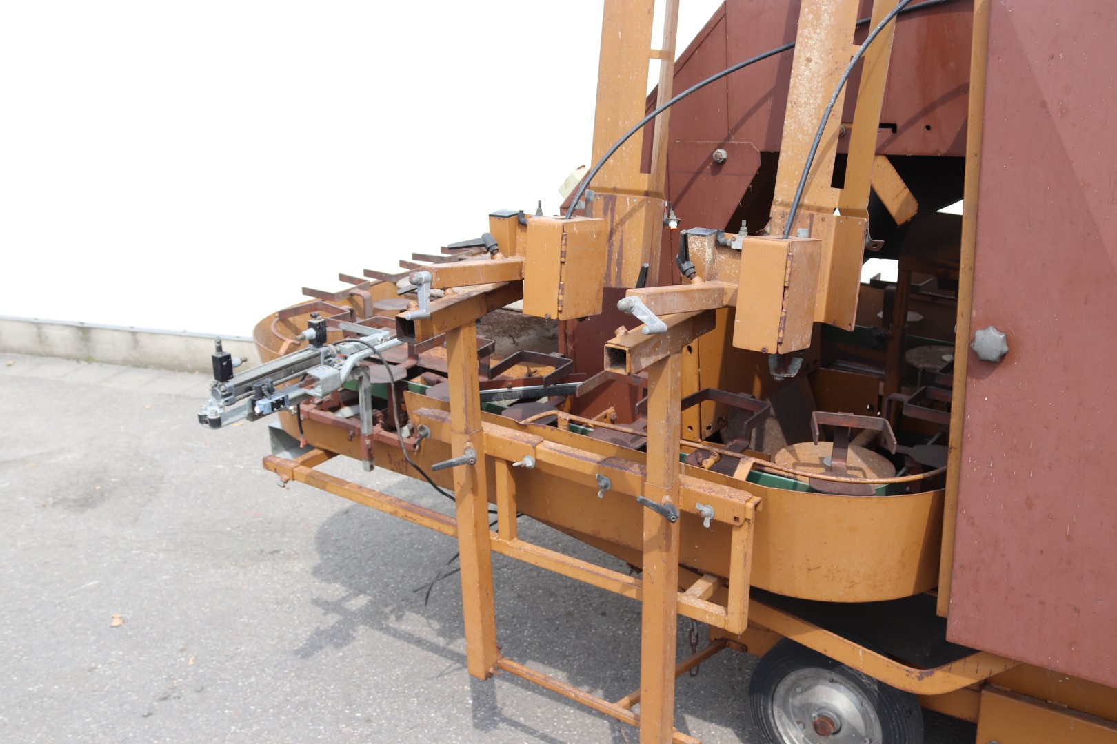 Javo Super potting machine