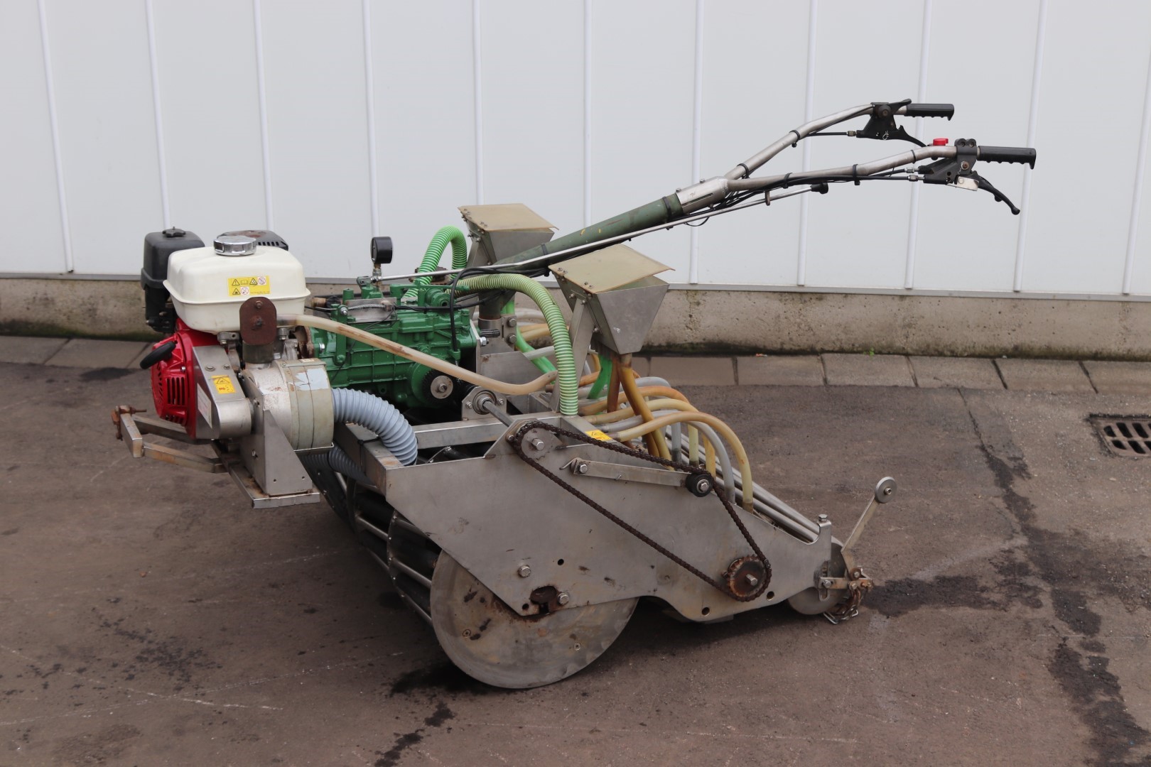 Koppert selfdriven pneumatic precision seeding drill 13 rows