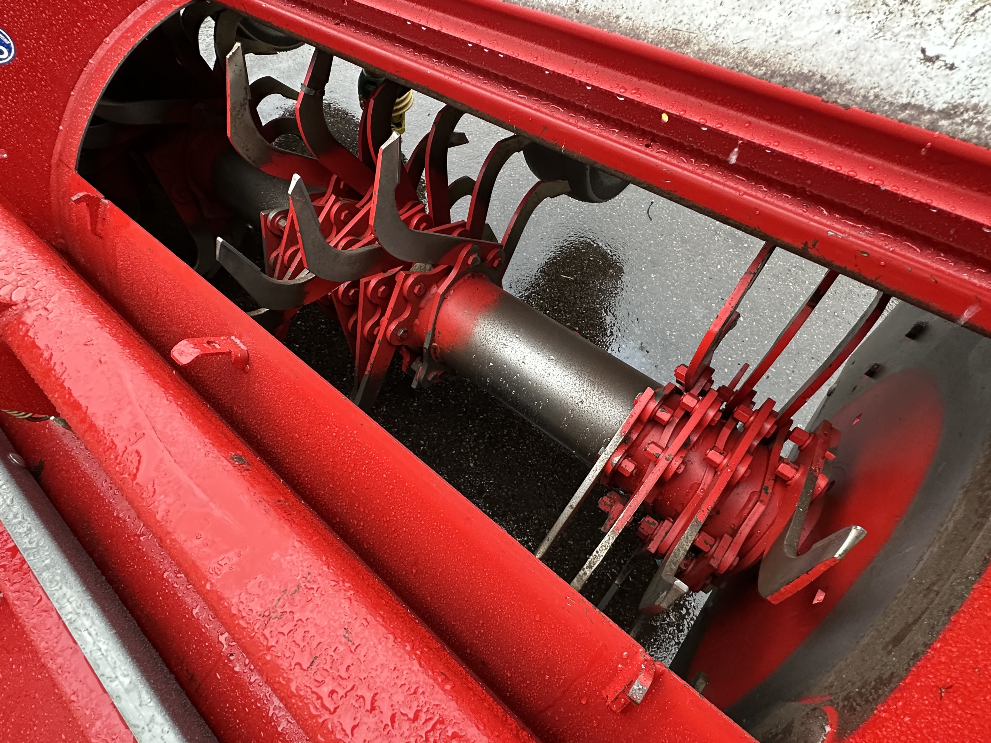 Grimme GF400 Грядо-/гребнеобразователь 4 x 75 см, с формирователями холмов из нержавеющей стали.