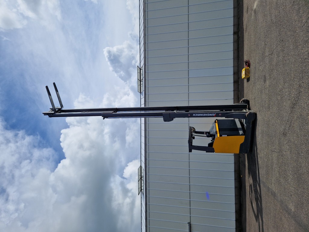 Jungheinrich ETV214 - 770 cm ричтрак 1400 кг