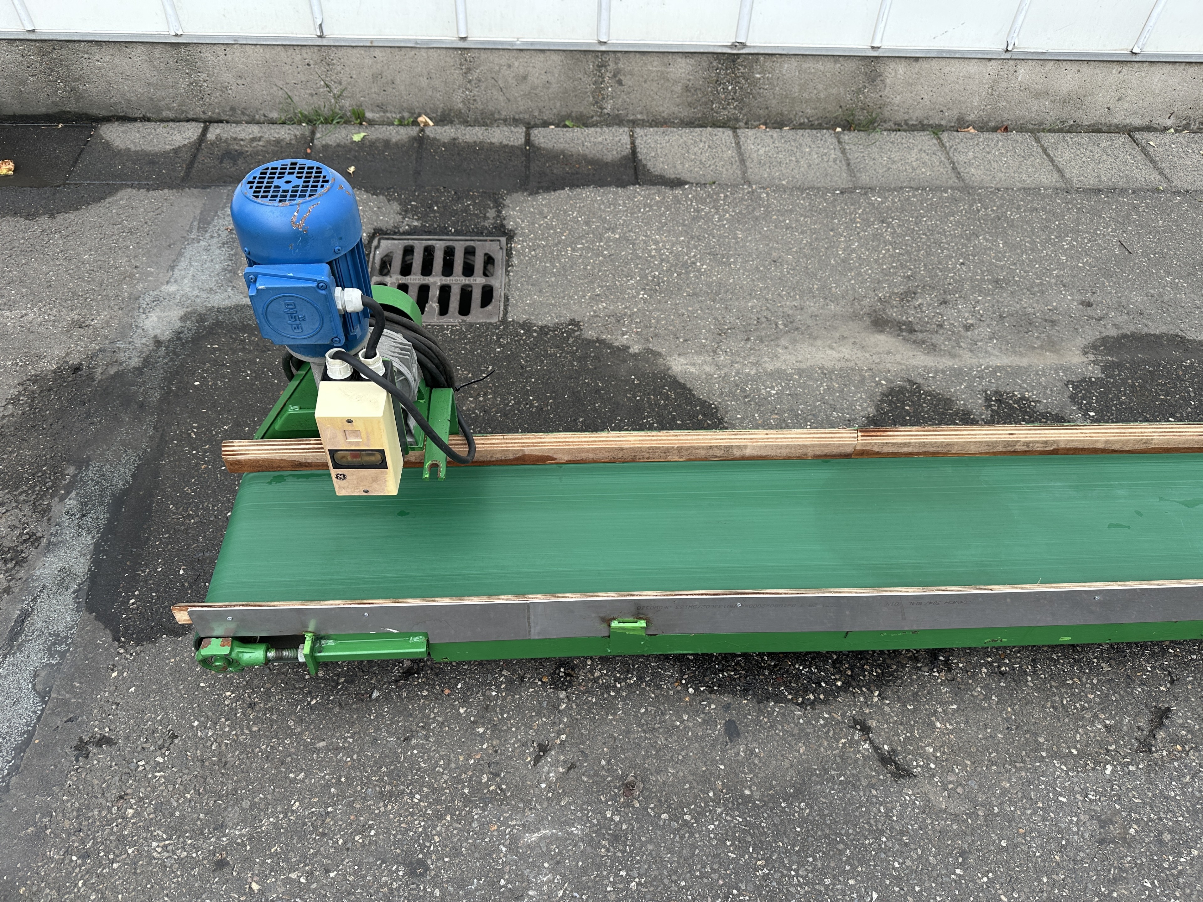 Конвейер 600 x 30 см, фиксированная скорость