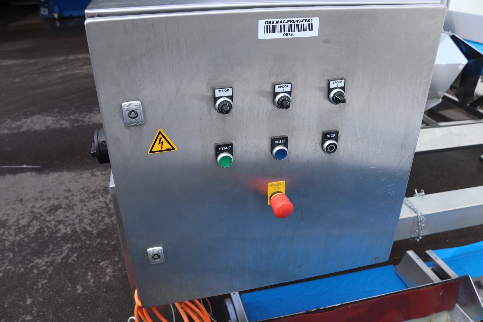 Newtec 14-head weighing machine with supply conveyors