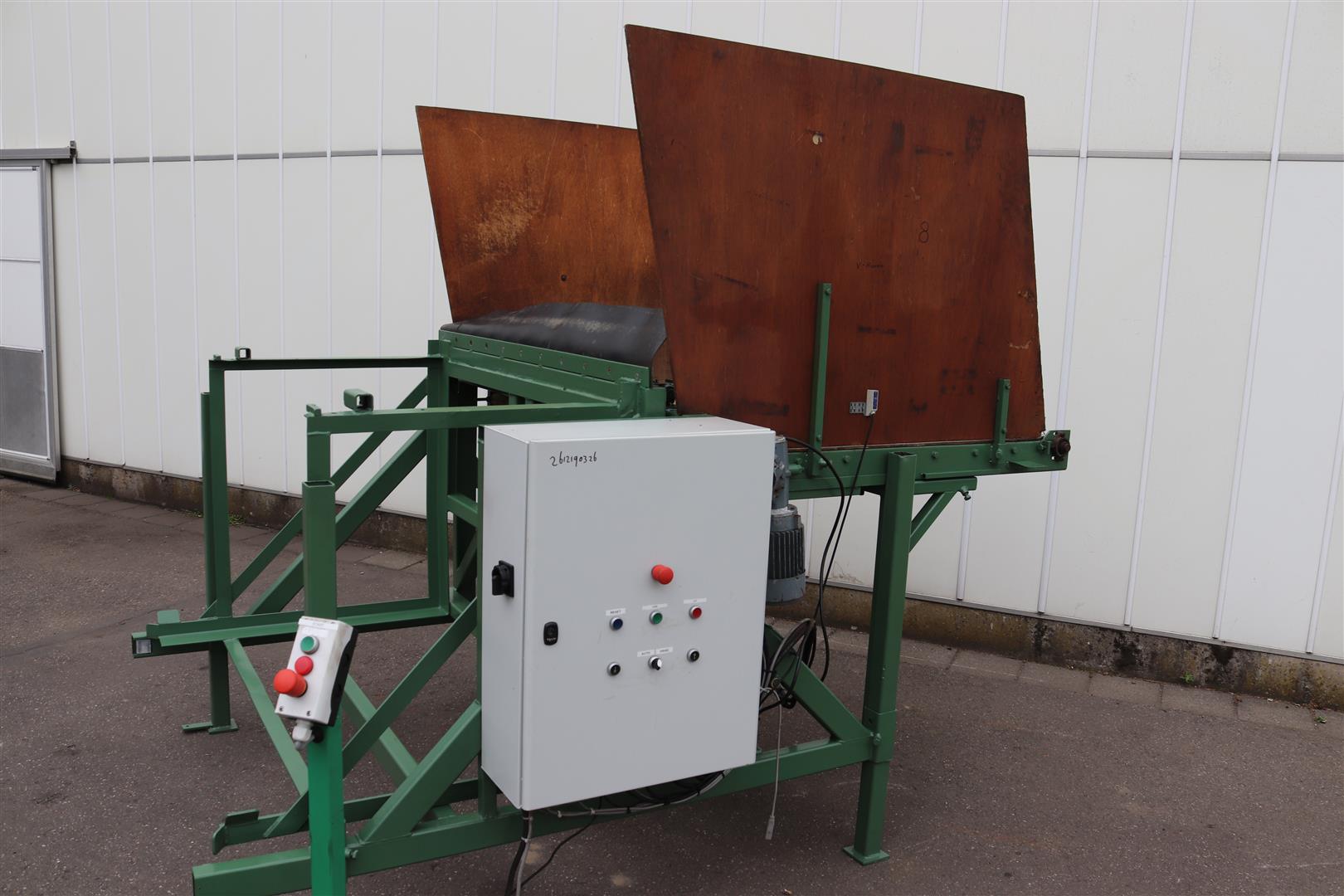 Hienen Boxtipper с дозирующим конвейером