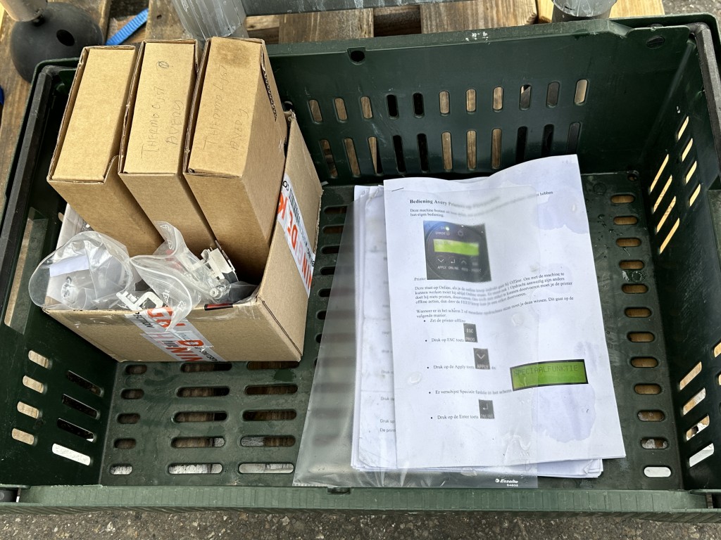 Avery Dennison PUR706 Этикеровочная машина с принтером