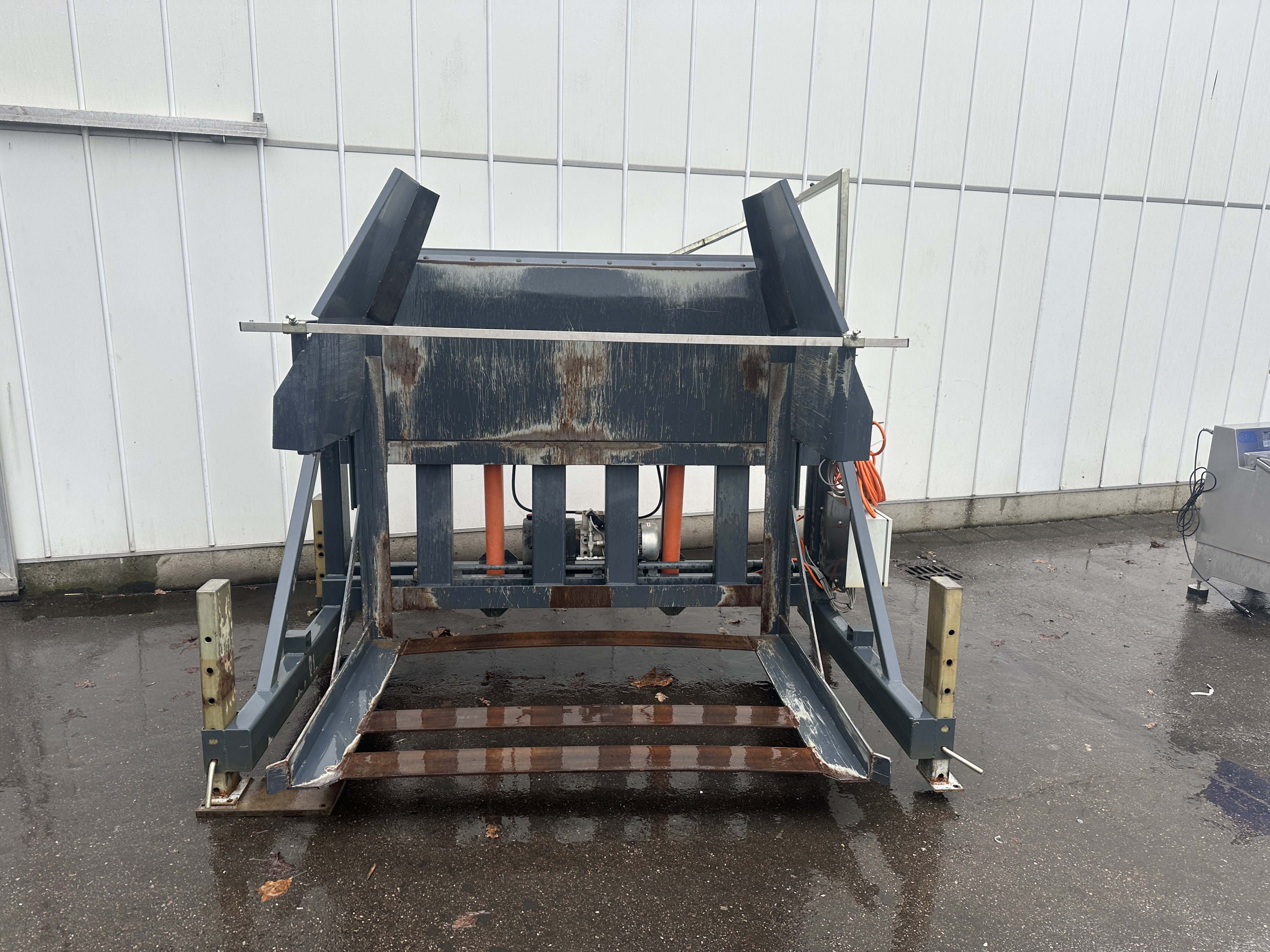 Allround Z 180 Опрокидыватель контейнеров фиксированный для ящиков 160-170 см