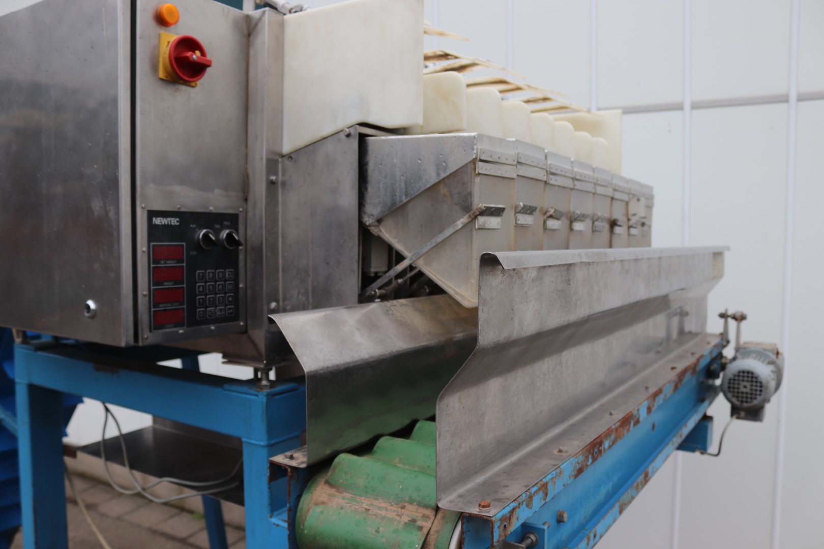 Newtec Type 2000 multihead weighing machine with elevator