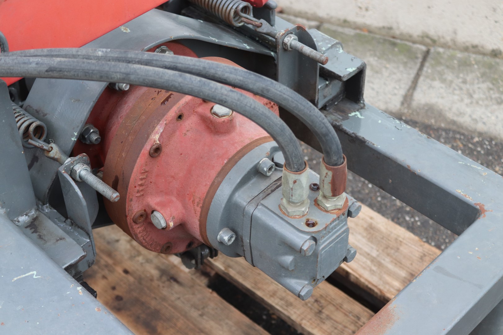Jacobs hydraulic winch with Thilot under cutter