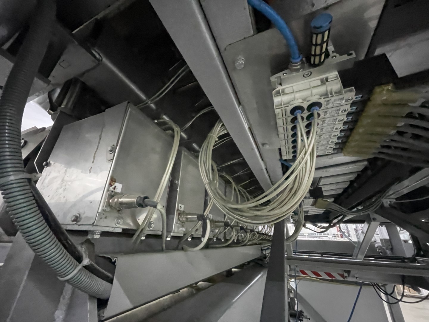 Manter VP16000 Весовой дозатор с 3 подъемниками и дозировочными конвейерами