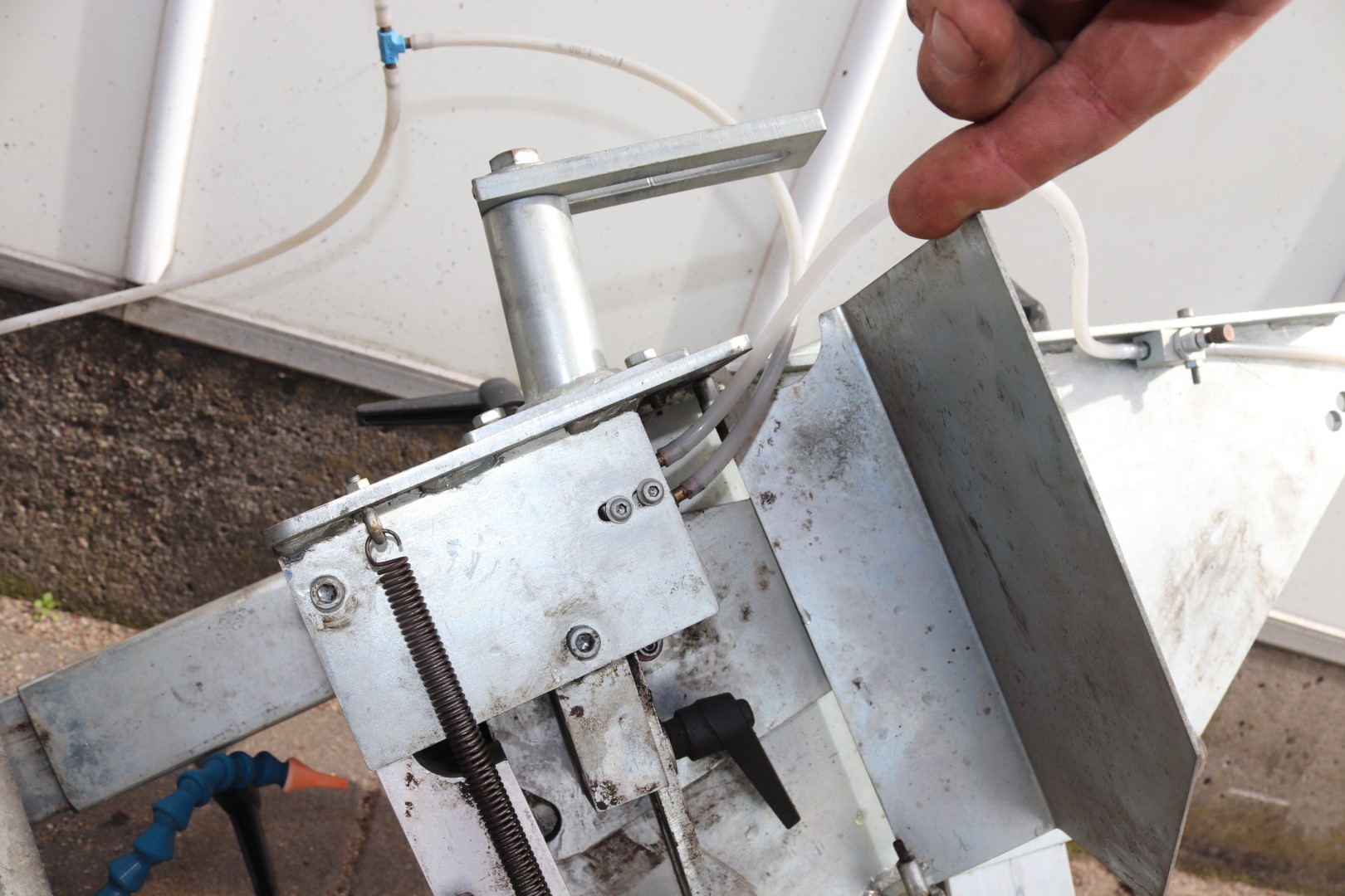 Mayer pot dispenser for potting machine