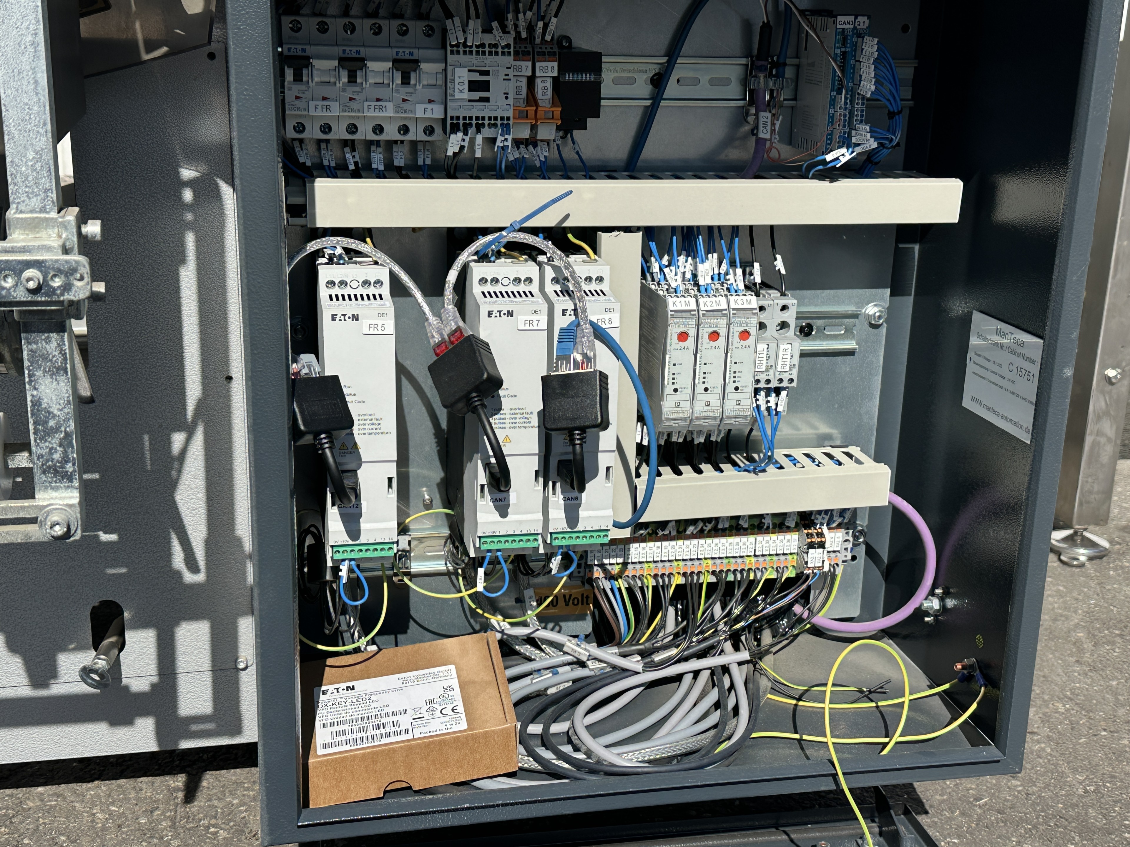C-Pack VAS 992 Вертикальная упаковочная машина, машина для упаковки сетки с запечатыванием и ручкой.