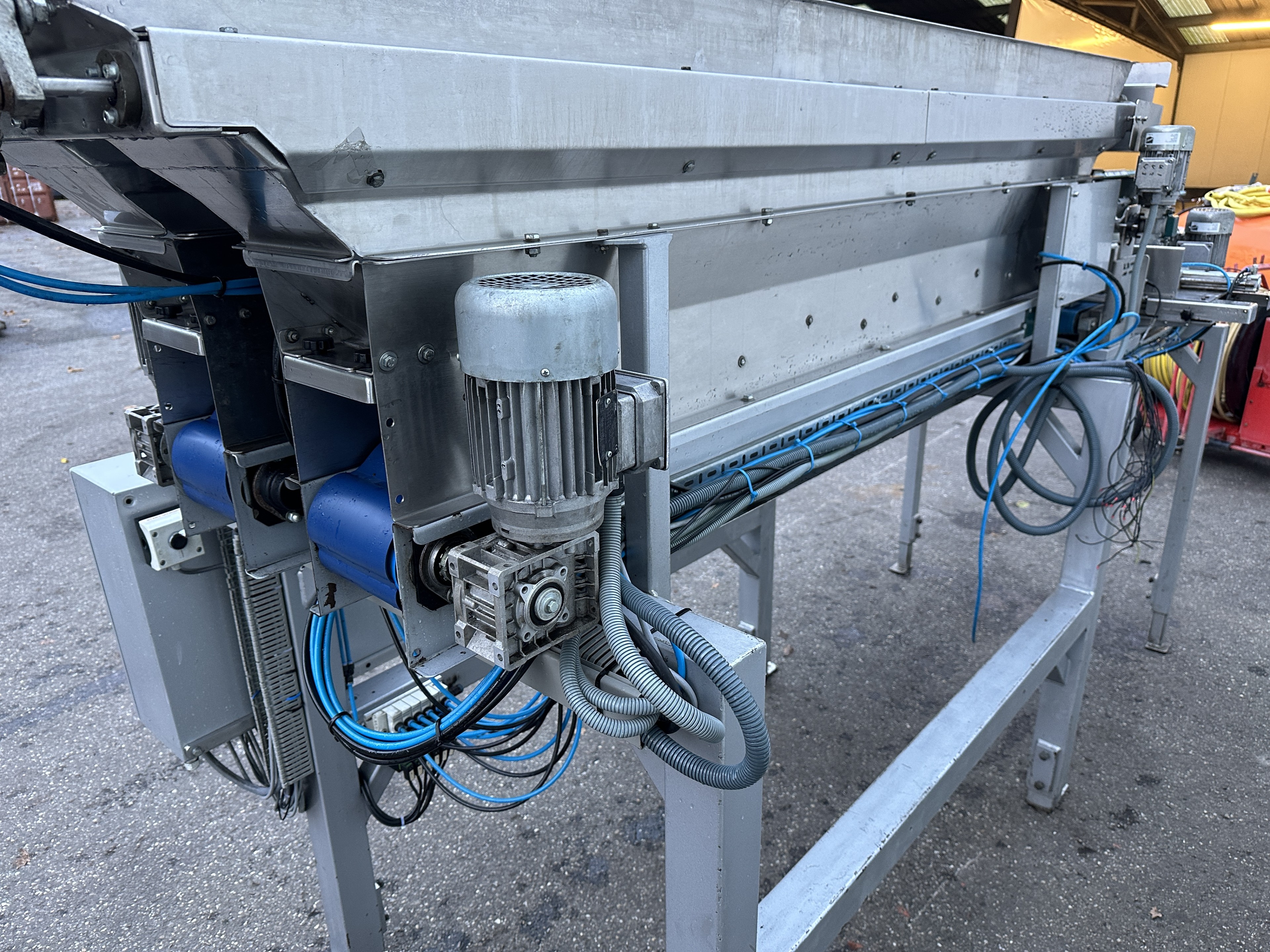 Manter VP16000 Весовой дозатор с 3 подъемниками и дозировочными конвейерами