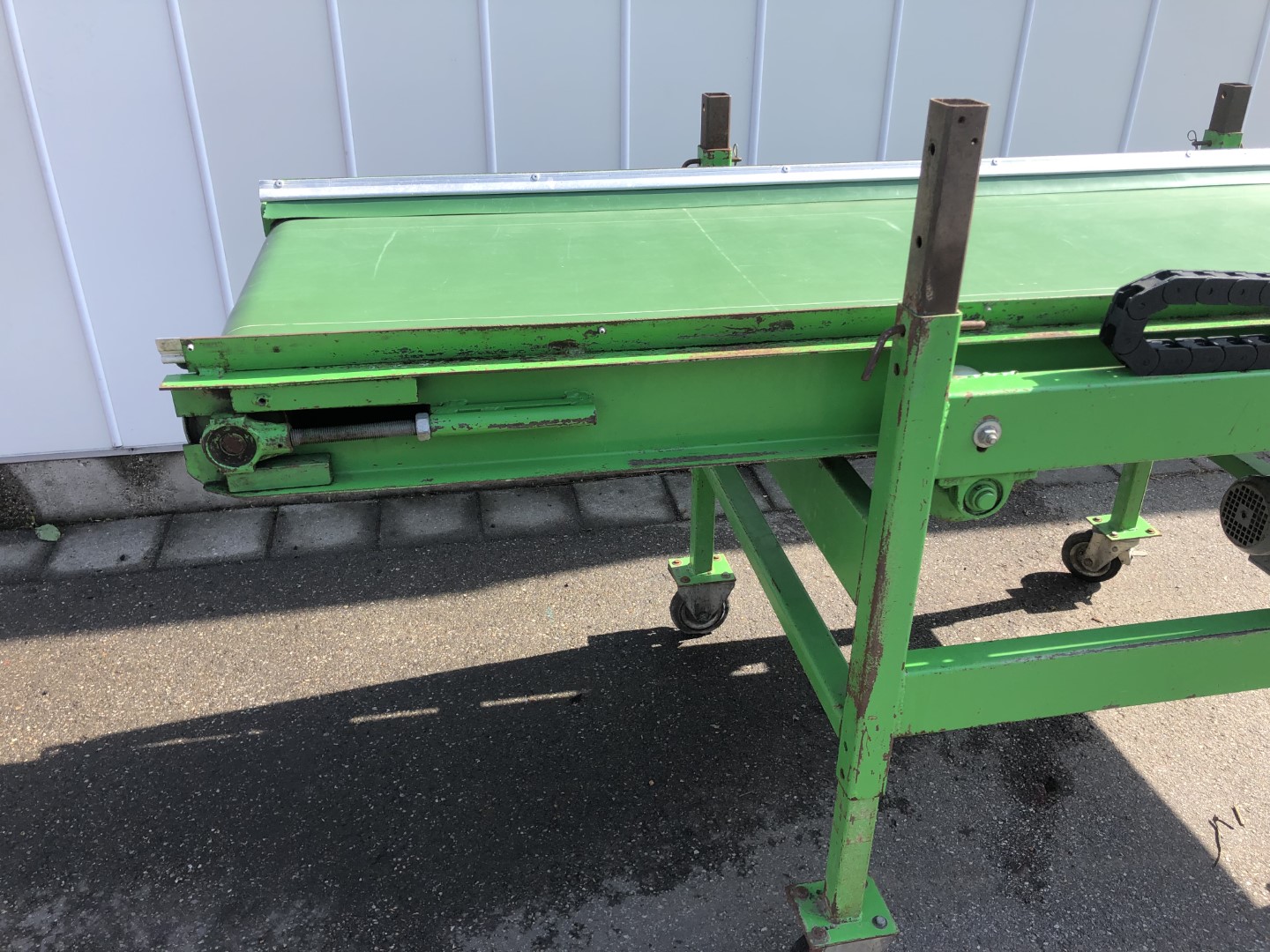 Box filler conveyor