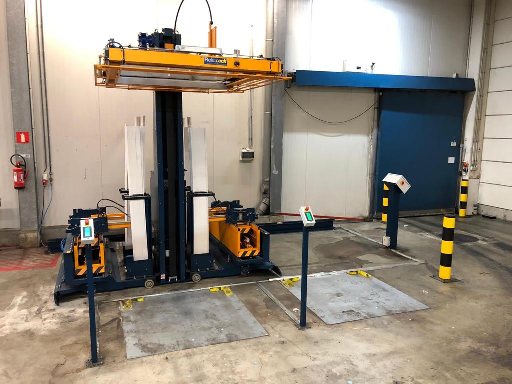 Reisopack 2915 automatic pallet strapping machine with pallet corners