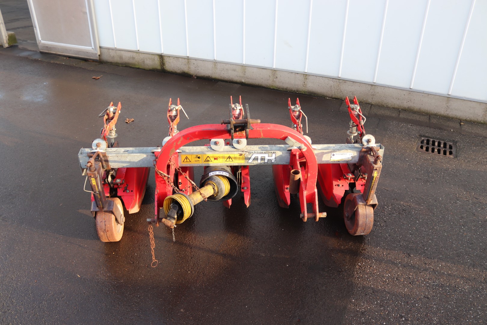 Breviglieri inter row cultivator with 4 rows and 5 elements