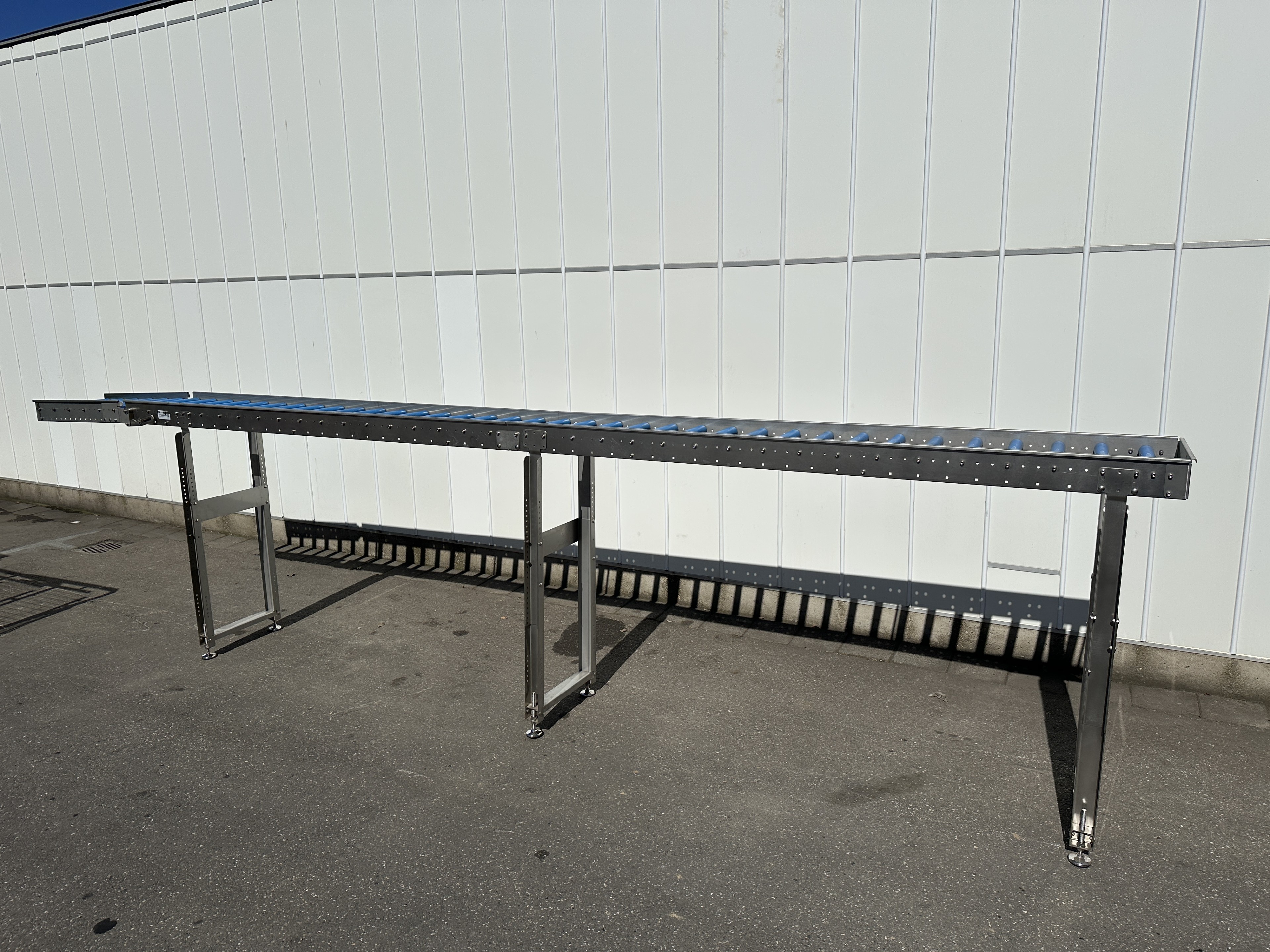 Роликовый конвейер 635 x 45 см, рама из нержавеющей стали.