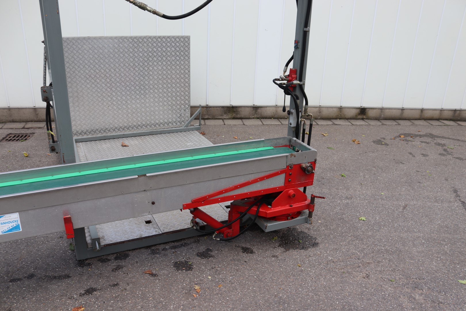 VanHoucke aluminium harvesting conveyor with platform