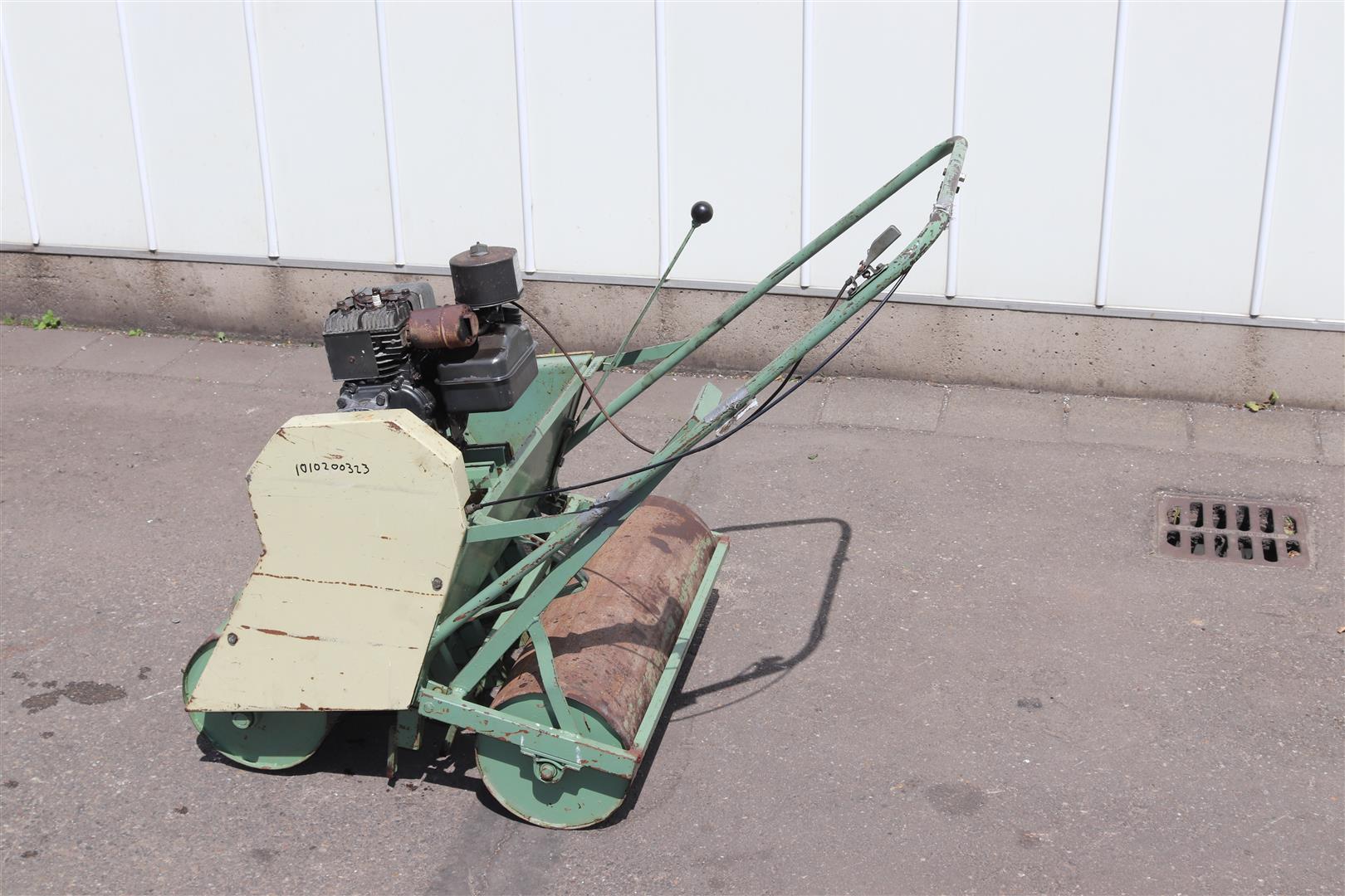 Механическая сеялка Vandenberg с двигателем Briggs & Stratton