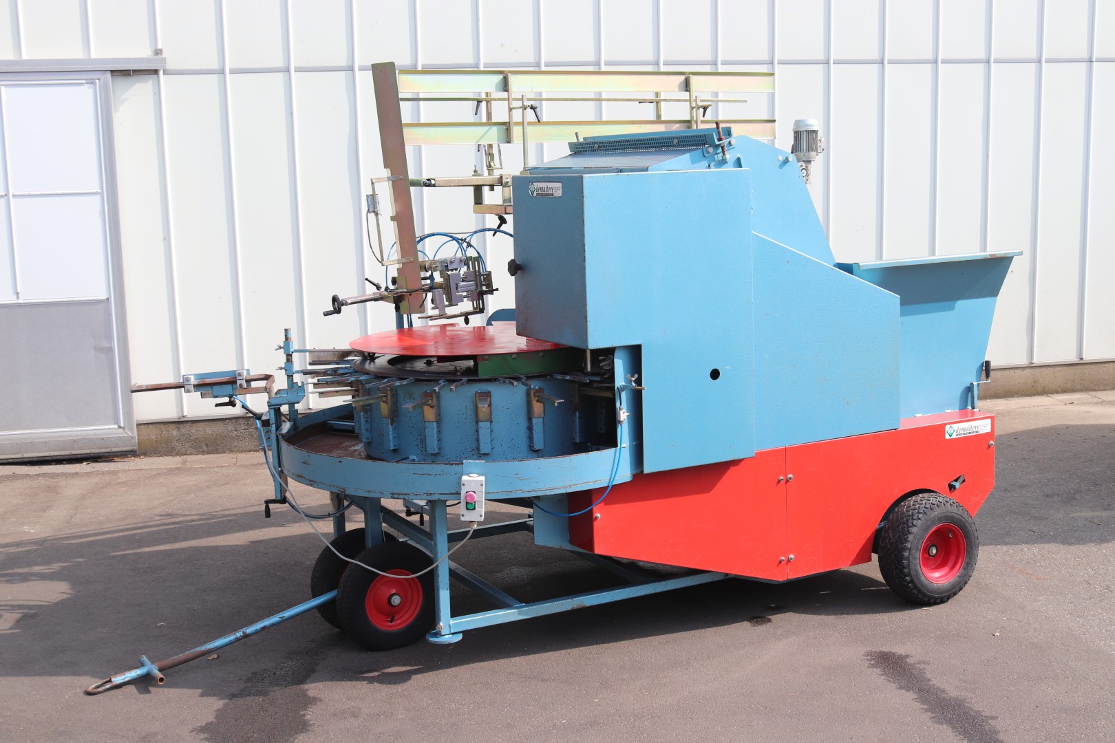 Demtec 1016 potting machine