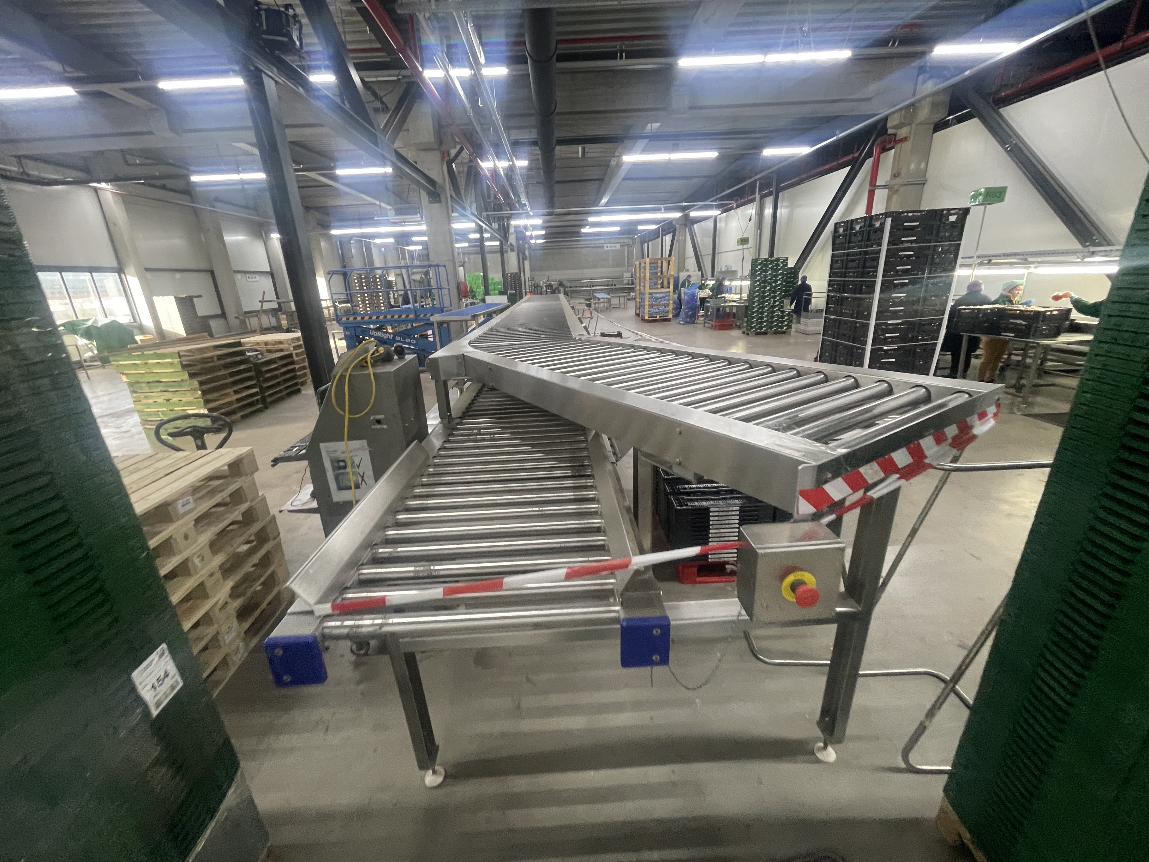 Proseal MC002 + SlipStream Весовая линия с разделителем полос и 14 позициями для взвешивания мягких фруктов.