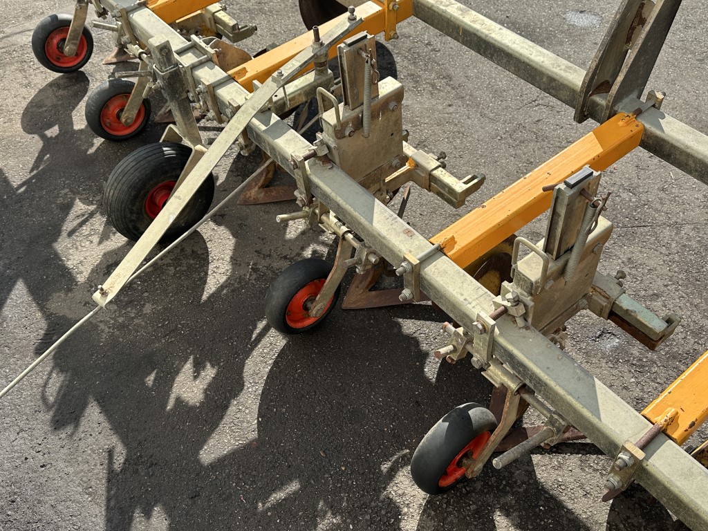Rumptstad RSQ2000 Пропашной агрегат, 6-рядный с 7 элементами и гидравлическим передним подъемом