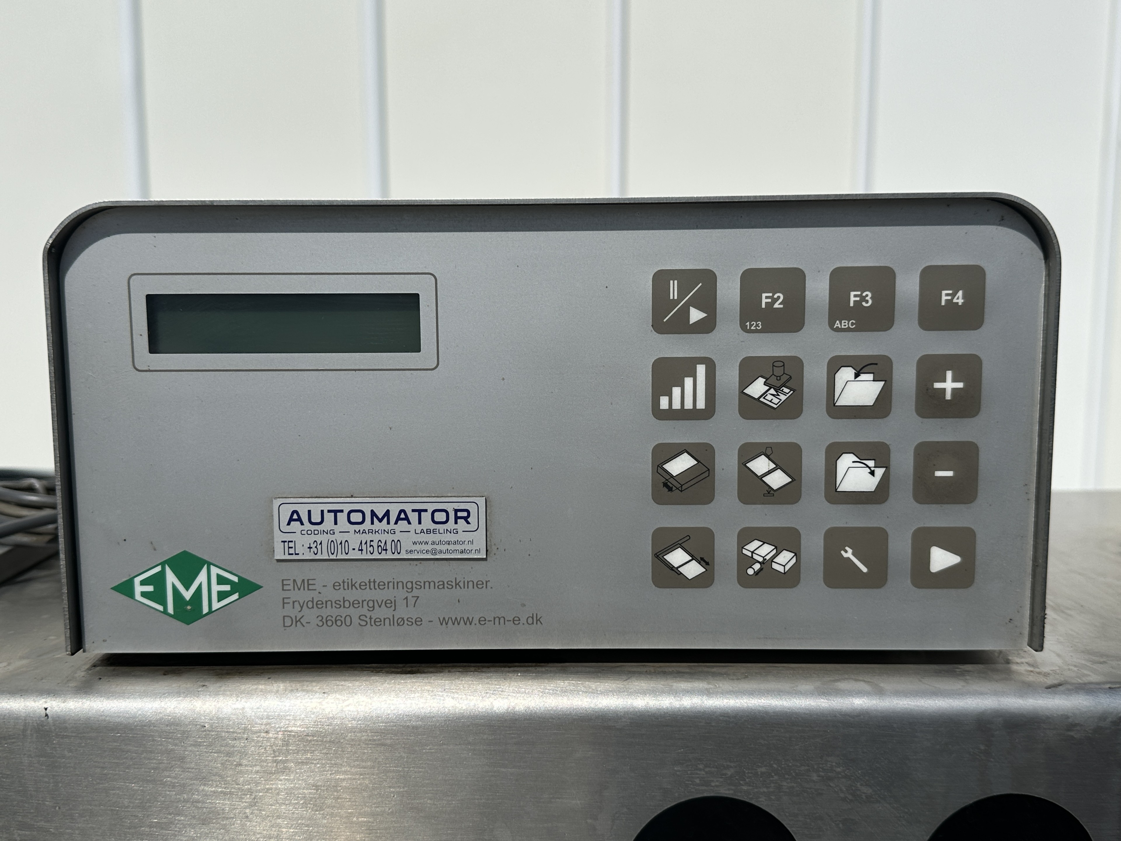 MIF Food Enginering A-412C Упаковочная машина флоу-пак (Flow pack) С этикетировщиком EME