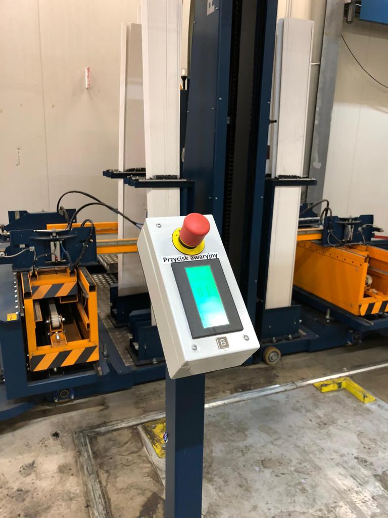 Reisopack 2915 automatic pallet strapping machine with pallet corners