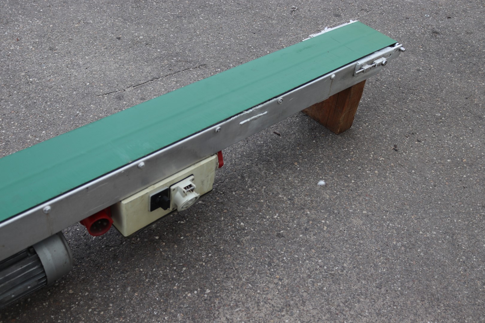 Wevab 195 cm potplant conveyor with adjustable speed