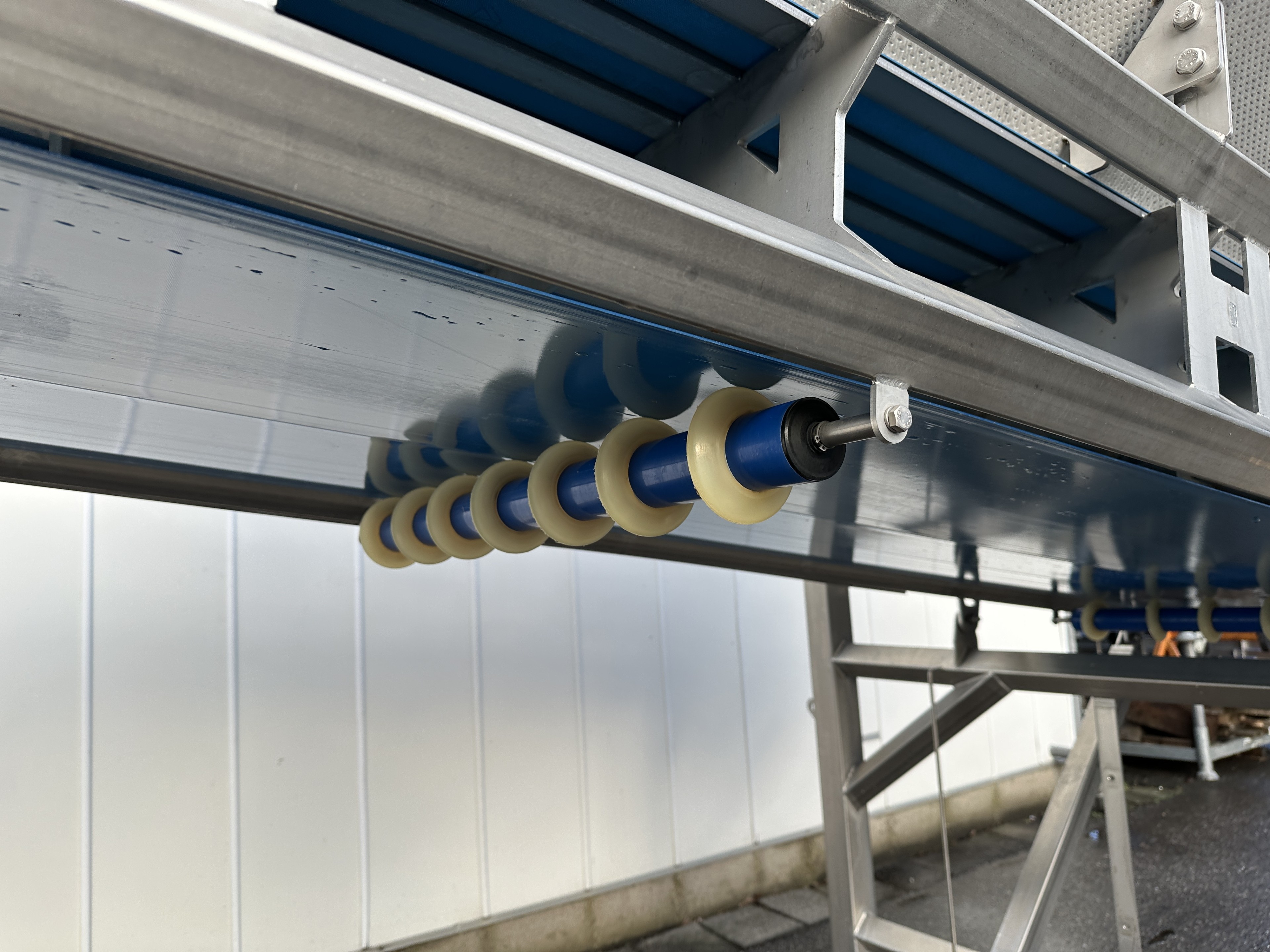 Innotec Systems Дозирующий бункер Конвейер 475 x 77 см, нержавеющая сталь.