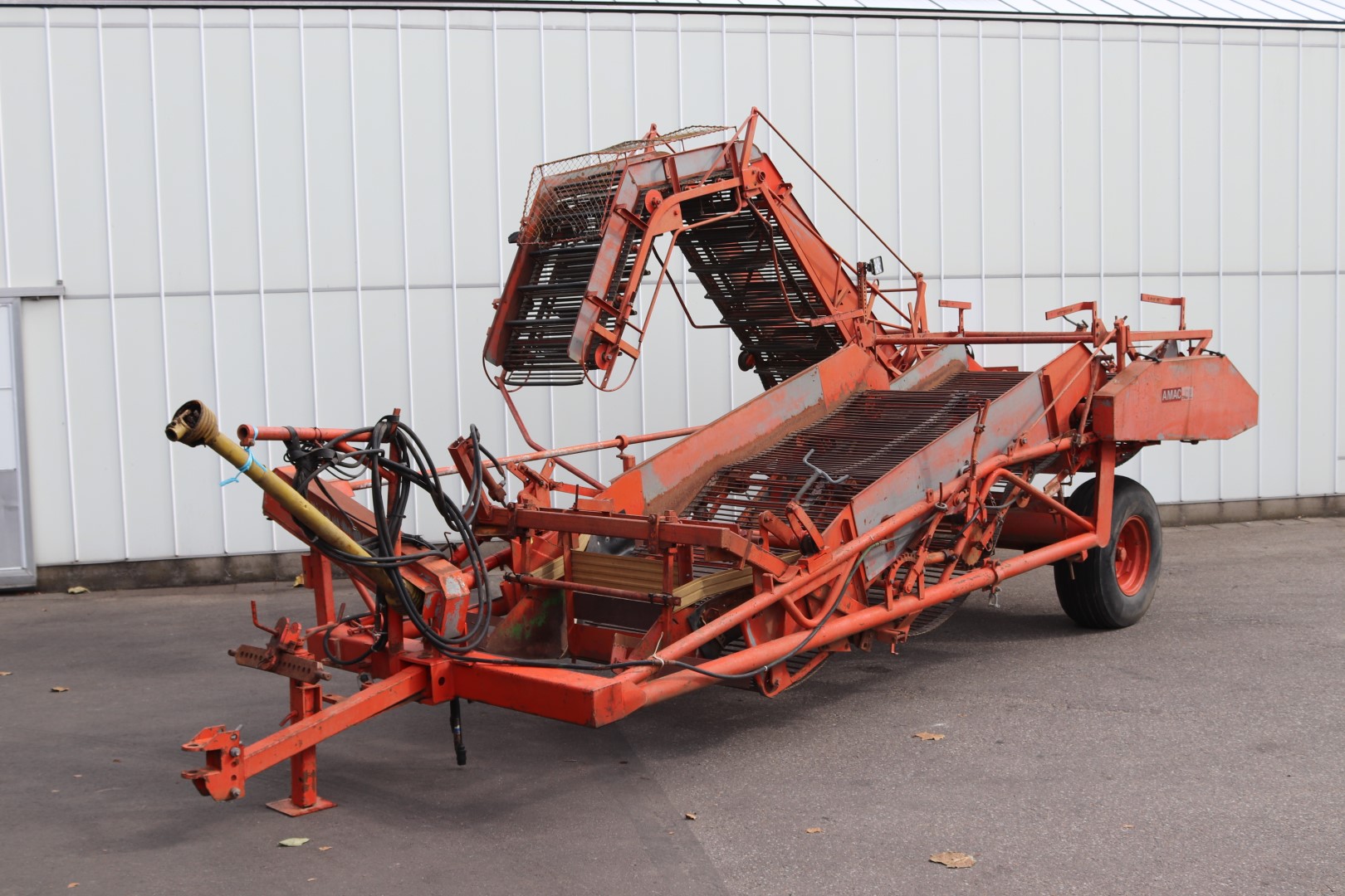 AMAC D2 onion loader with extended elevator