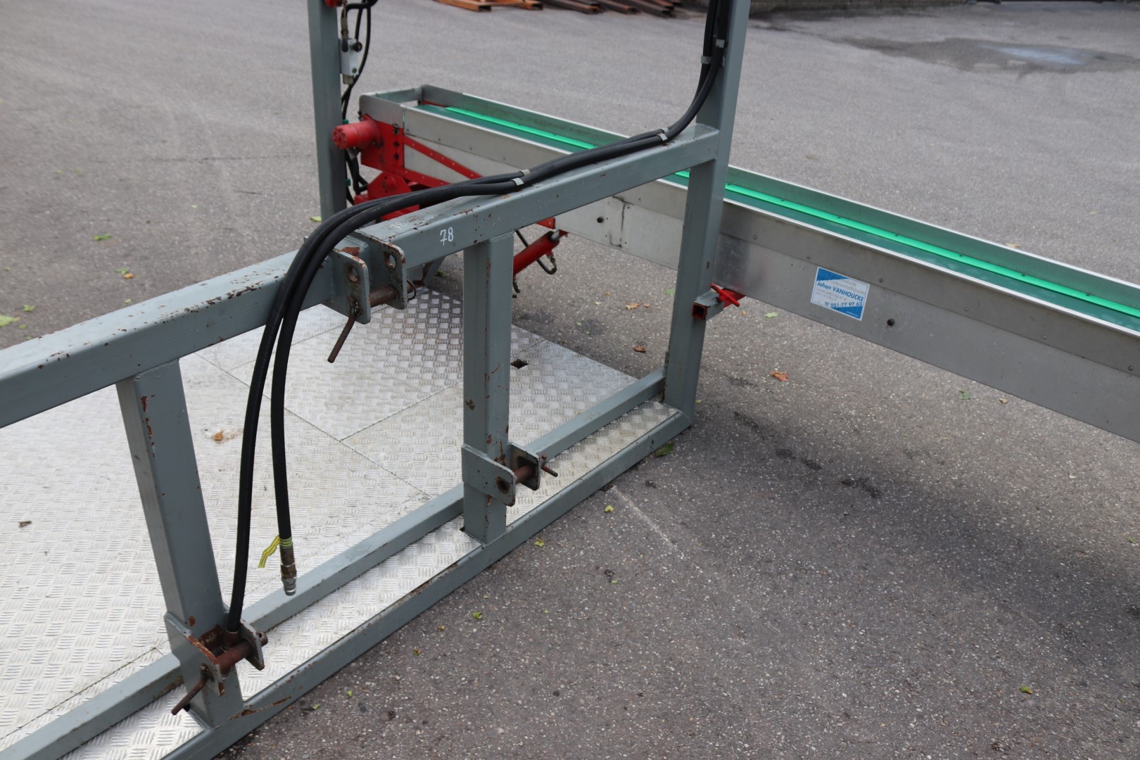 VanHoucke aluminium harvesting conveyor with platform