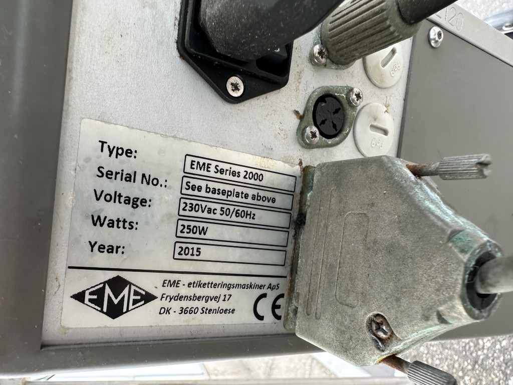 EME Series 2000 Этикеровочная машина