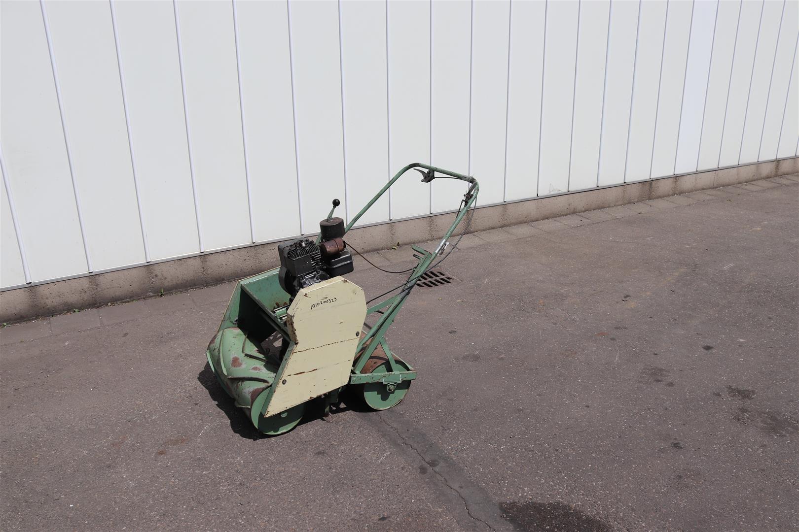 Механическая сеялка Vandenberg с двигателем Briggs & Stratton