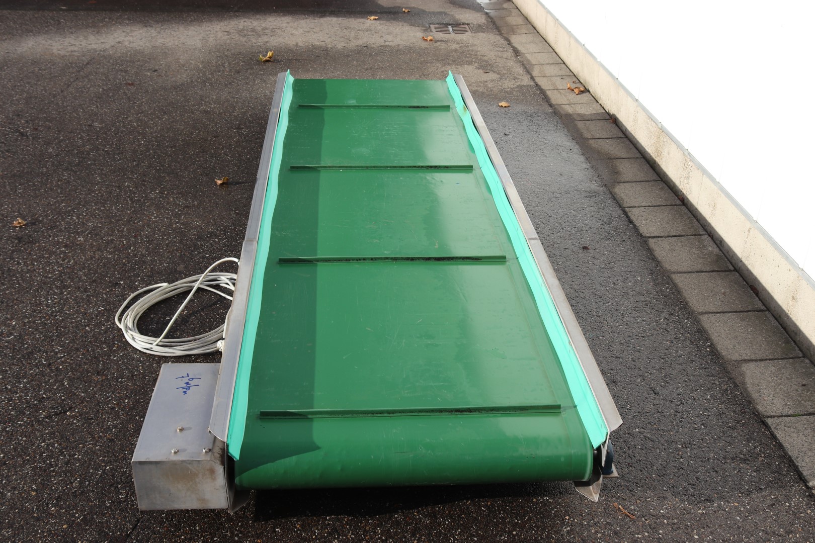Stainless steel conveyor 300 x 85 cm