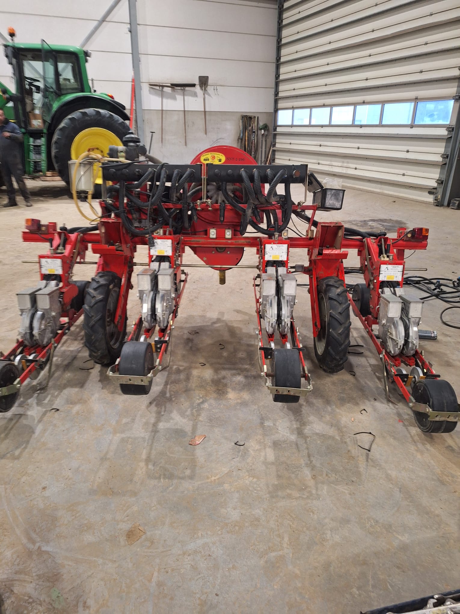 Agricola SN2 290 Пневматическая сеялка 4 ряда двойные