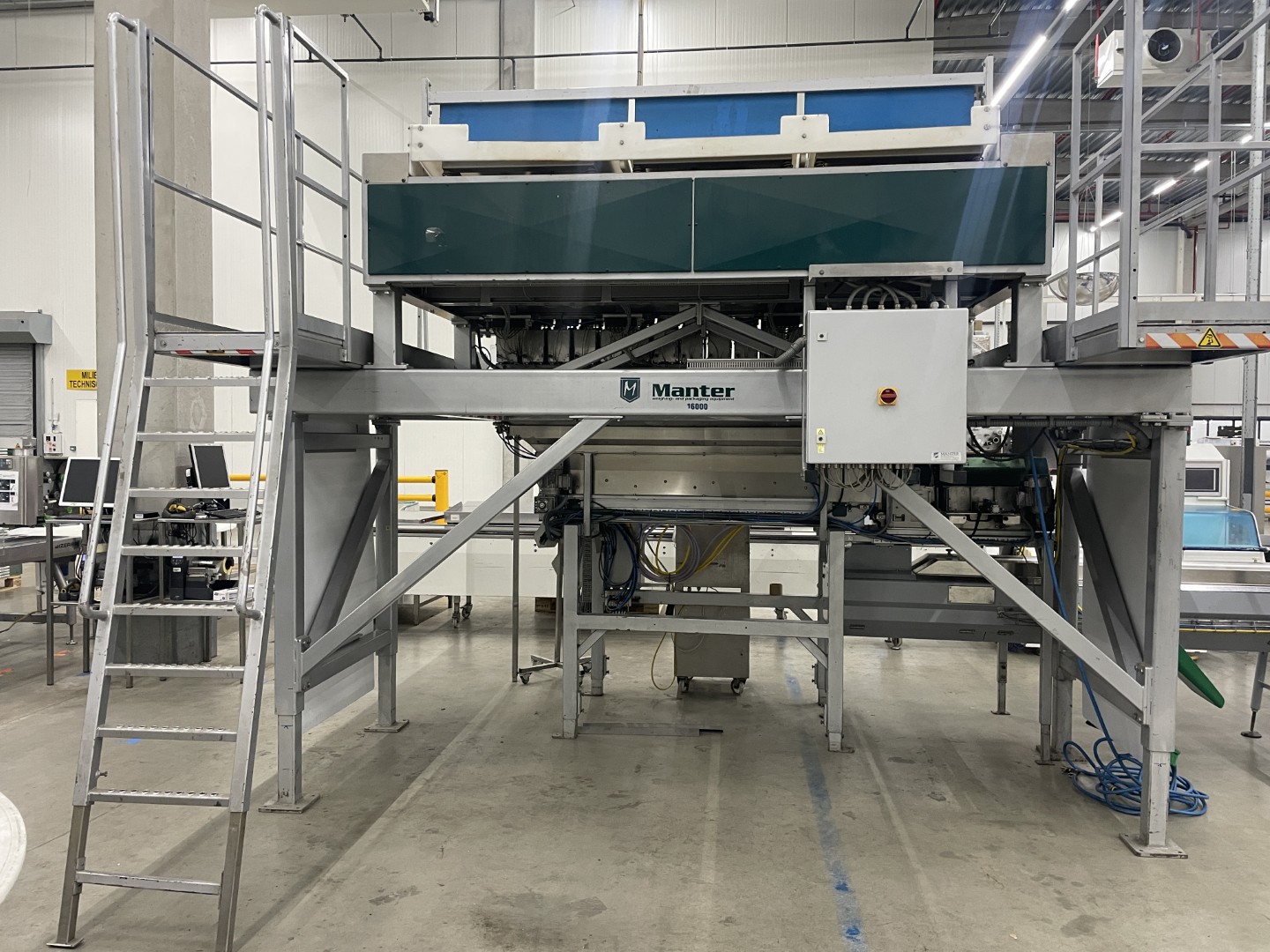 Manter VP16000 Весовой дозатор с 3 подъемниками и дозировочными конвейерами